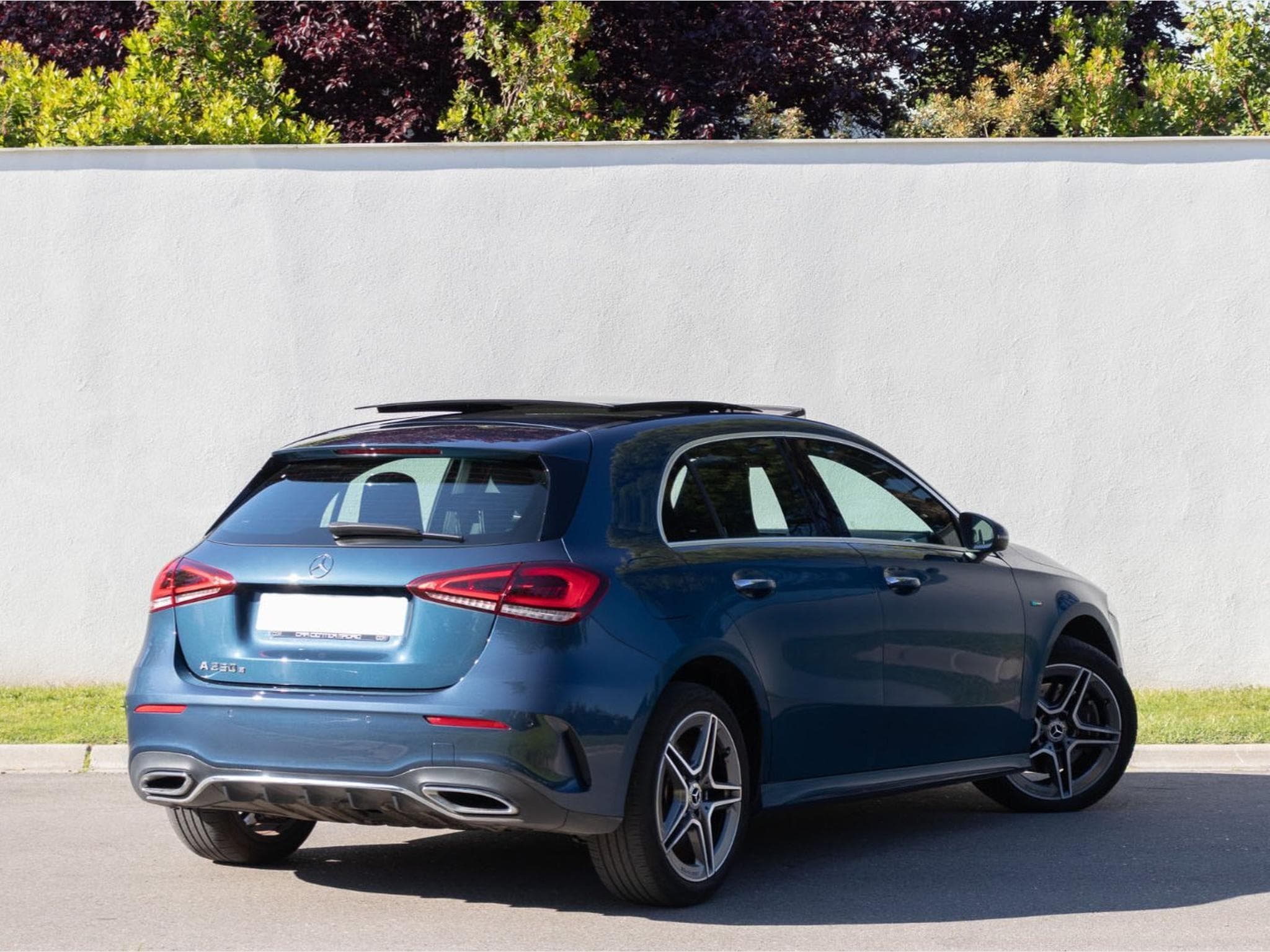 Mercedes A 250 A250e PHEV AMG Line 8G-DCT (2020) - Photo 2
