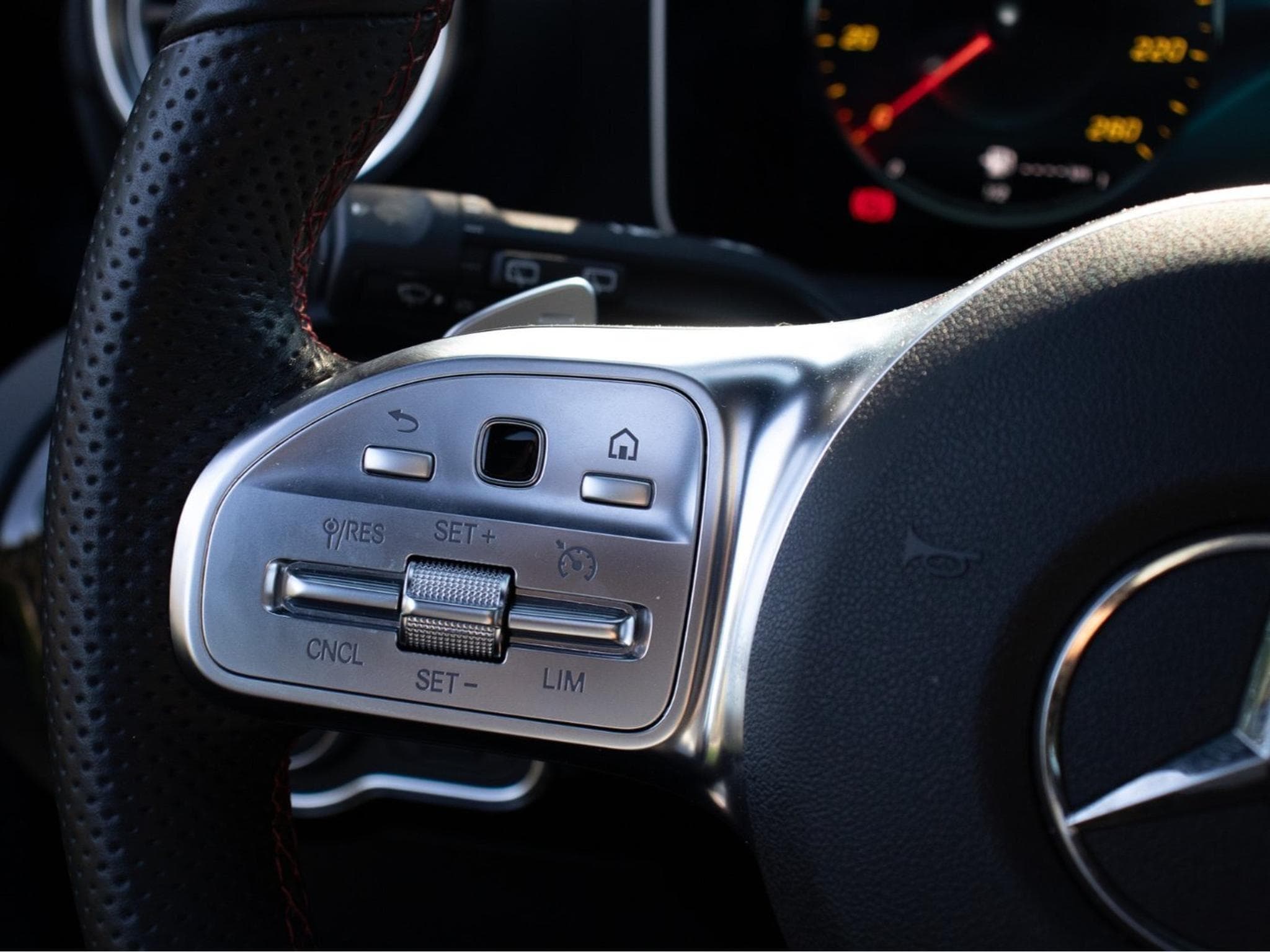 Mercedes A 250 A250e PHEV AMG Line 8G-DCT (2020) - Photo 7