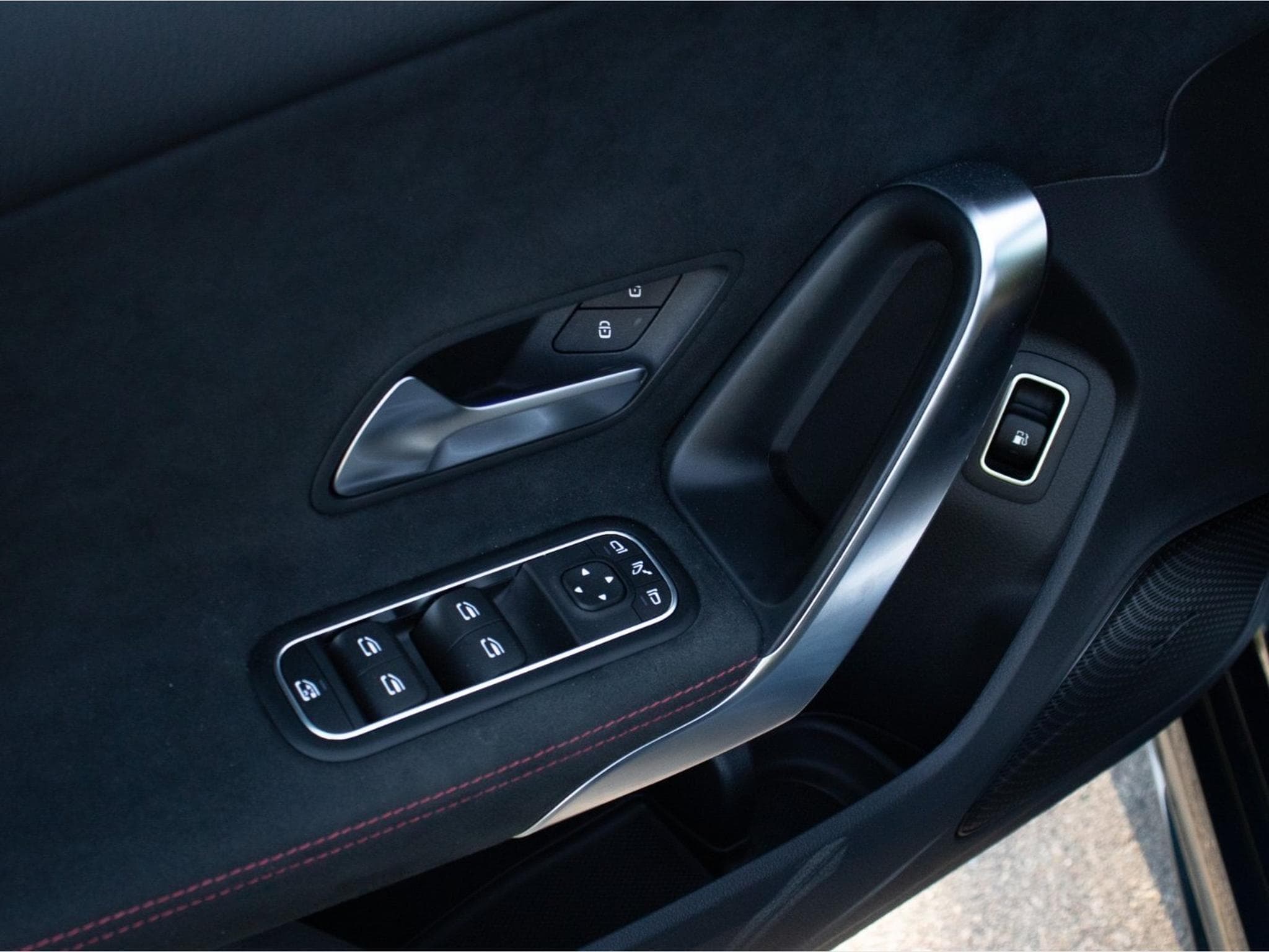 Mercedes A 250 A250e PHEV AMG Line 8G-DCT (2020) - Photo 11