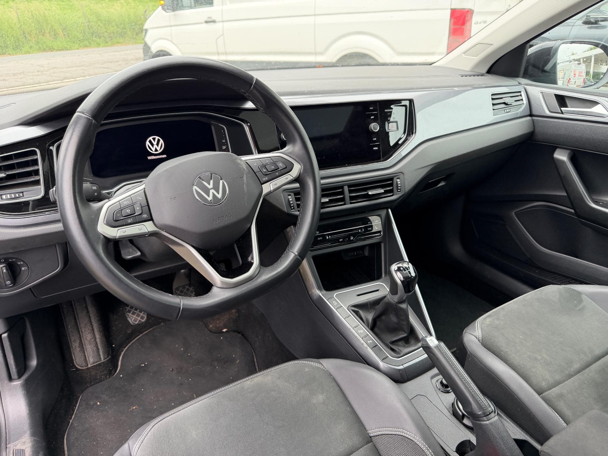 VW Taigo Style 1.0 TSI 81 kW BM6 (2022) - Photo 4