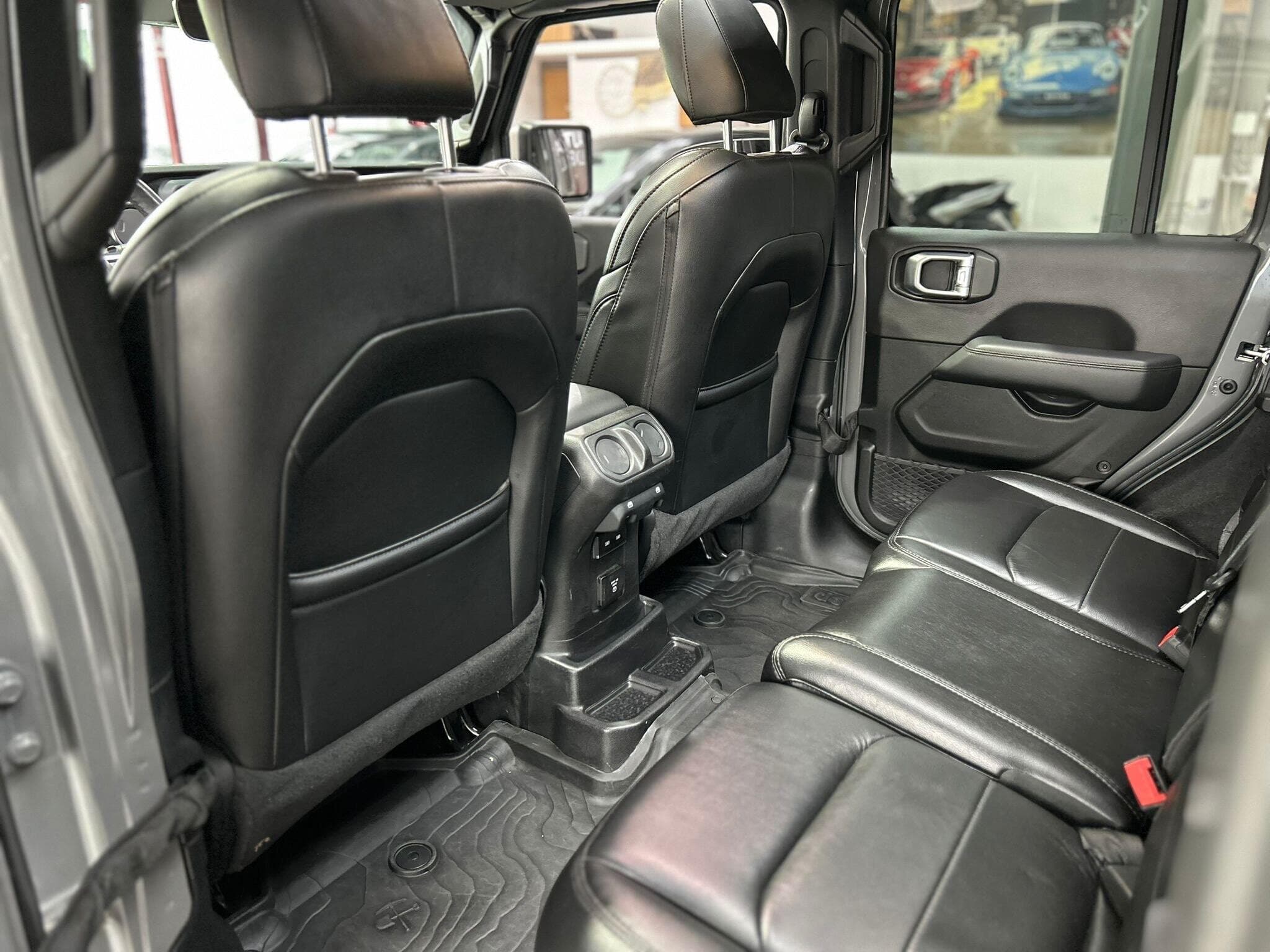 Jeep Wrangler 2 L TURBO RUBICON 270 Ps (2021) - Photo 18