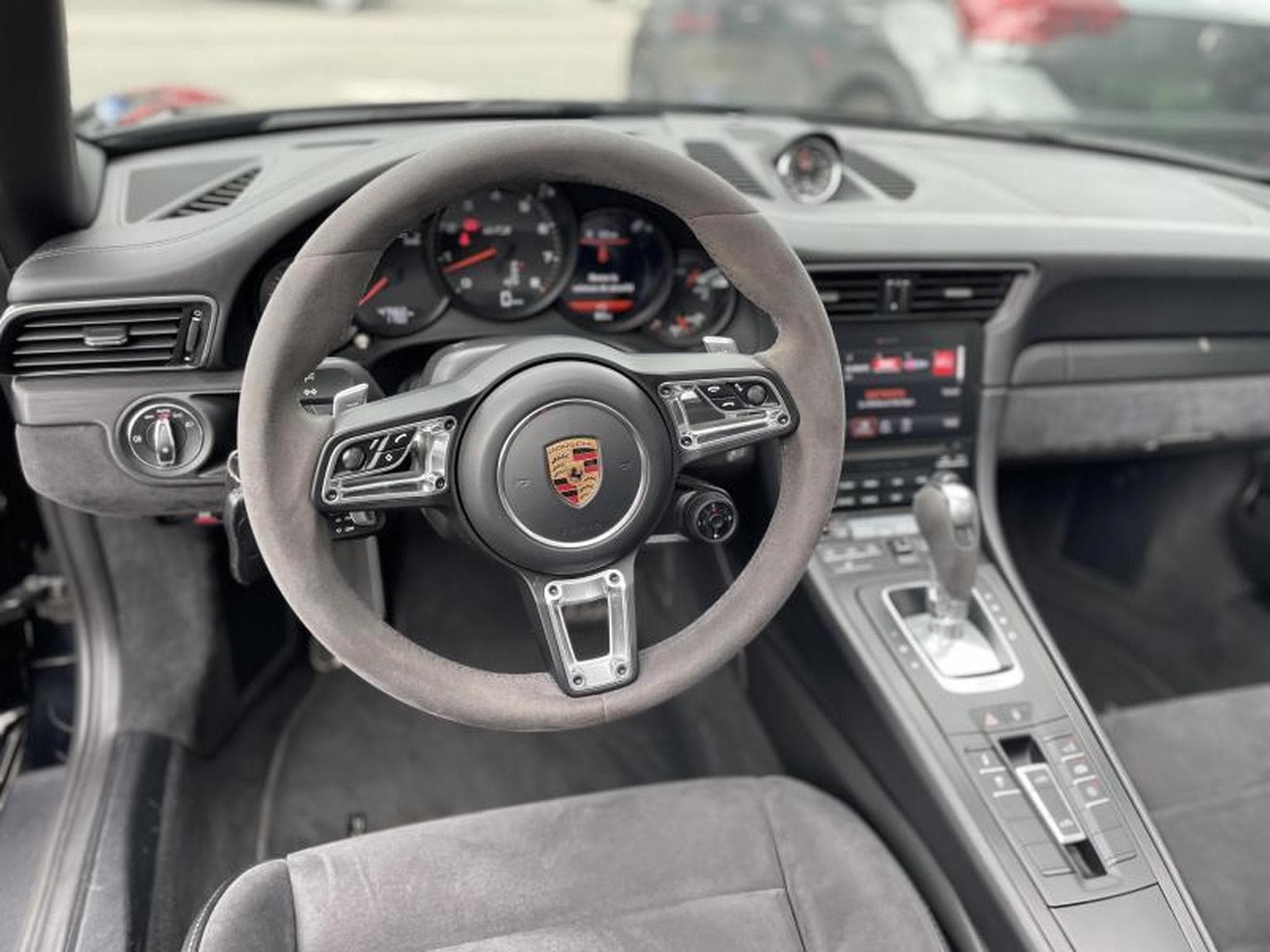 Porsche 911 TARGA 4 GTS PDK (2017) - Photo 11