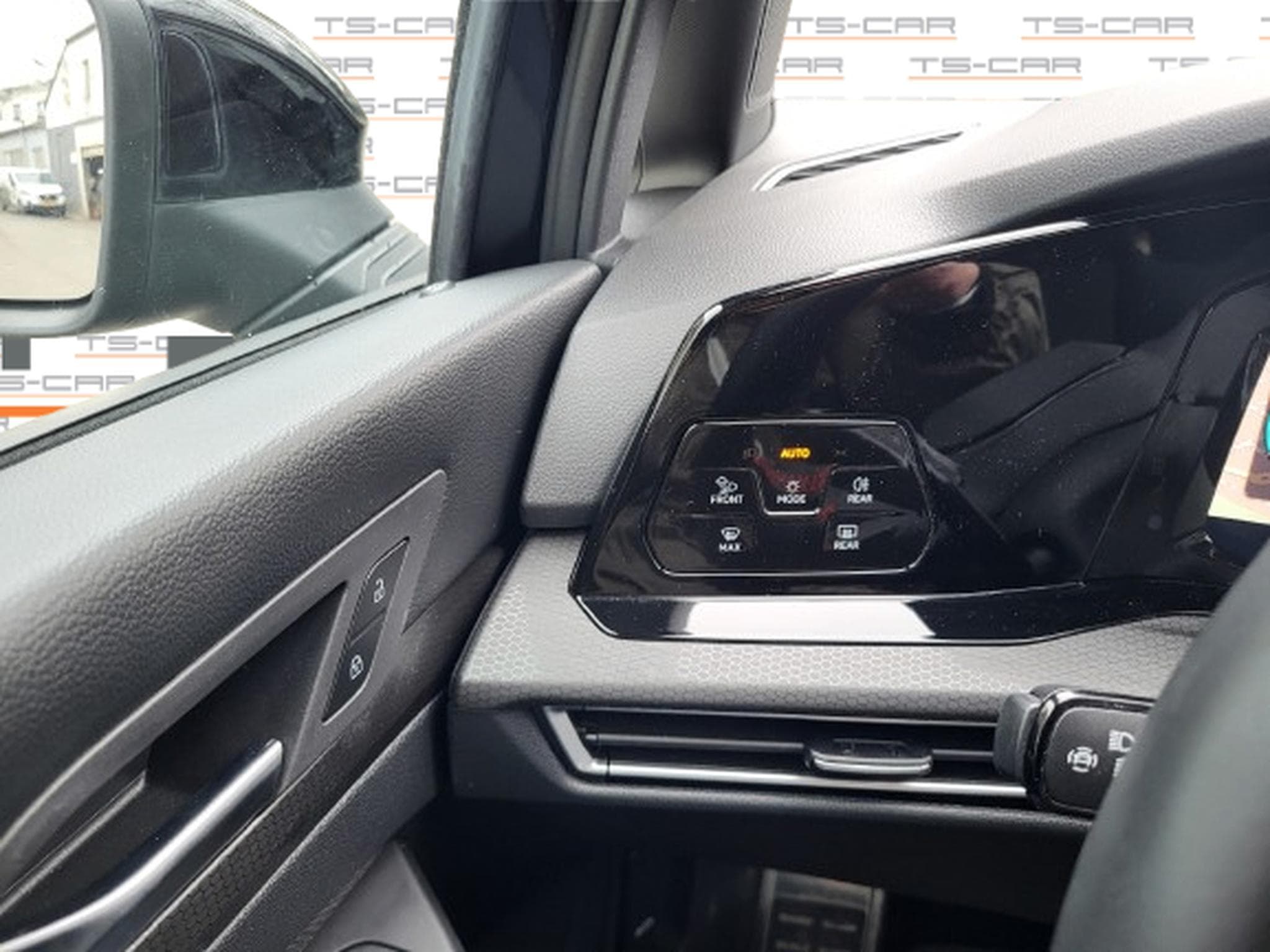 VW Golf VIII GTI Clubsport 2.0 TSI 300CV DSG7 (2021) - Photo 11