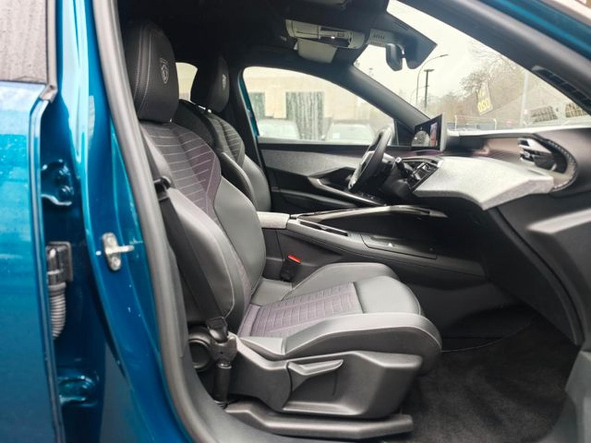 Peugeot 5008 5008 HYBRID 136 GT*AUT*7 SITZE*VOLL-LED*ASSIST* (2025) - Photo 15