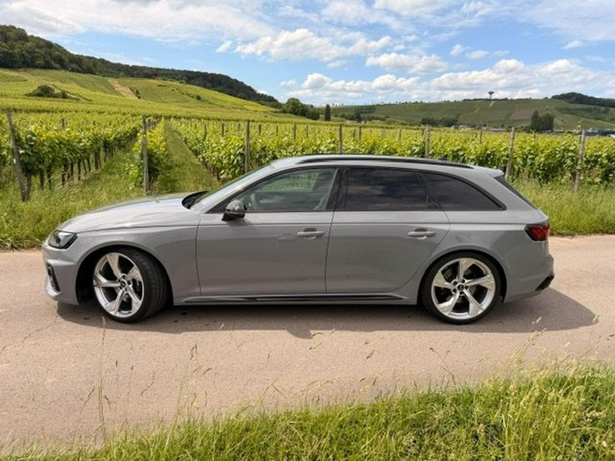 Audi RS4 (2022) - Photo 3