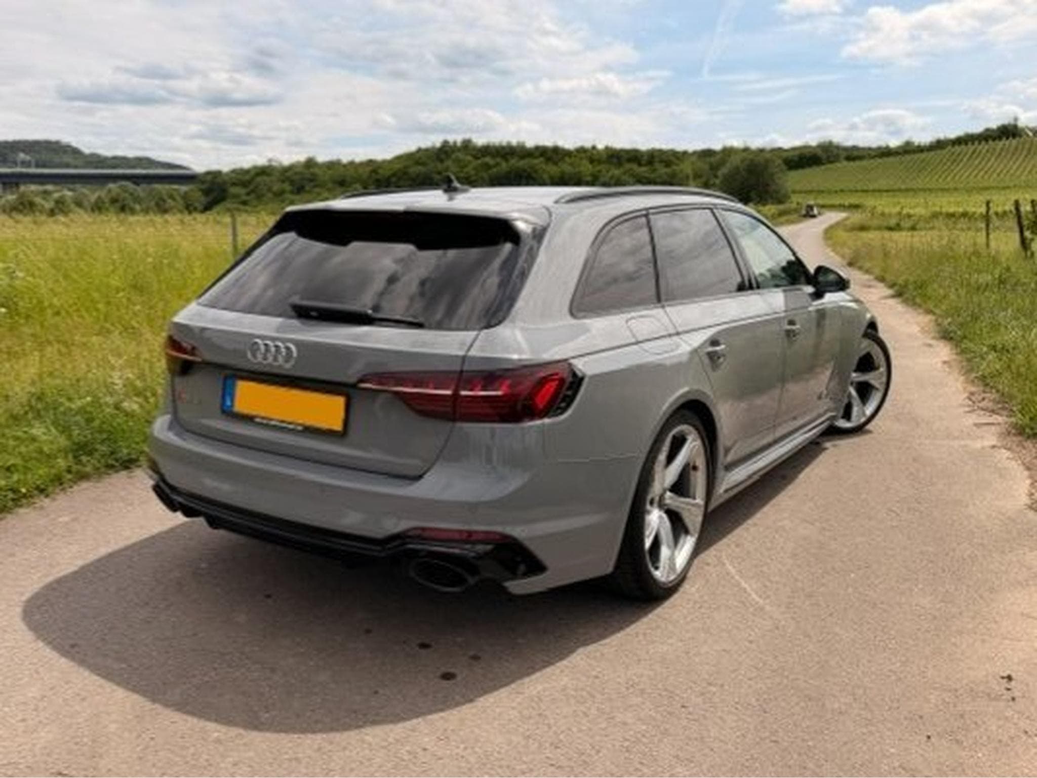 Audi RS4 (2022) - Photo 2