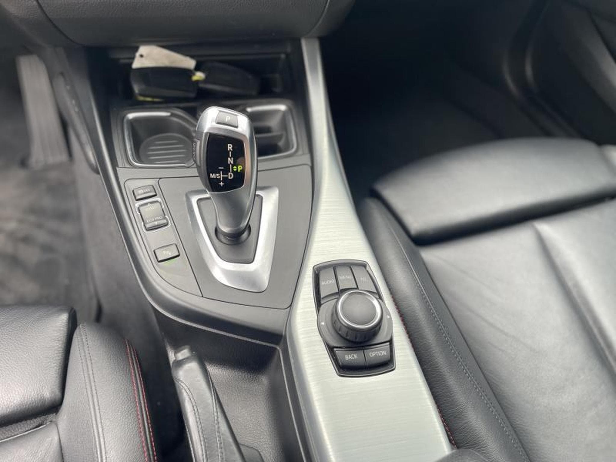 BMW 118 i Steptronic Sport-line (2014) - Photo 9