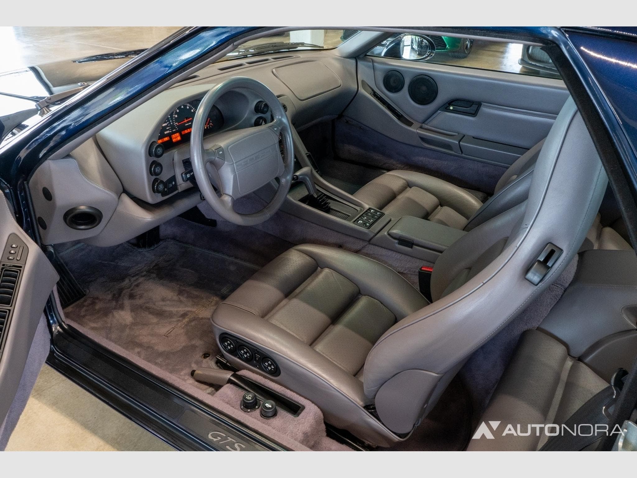 Porsche 928 GTS (1992) - Photo 12