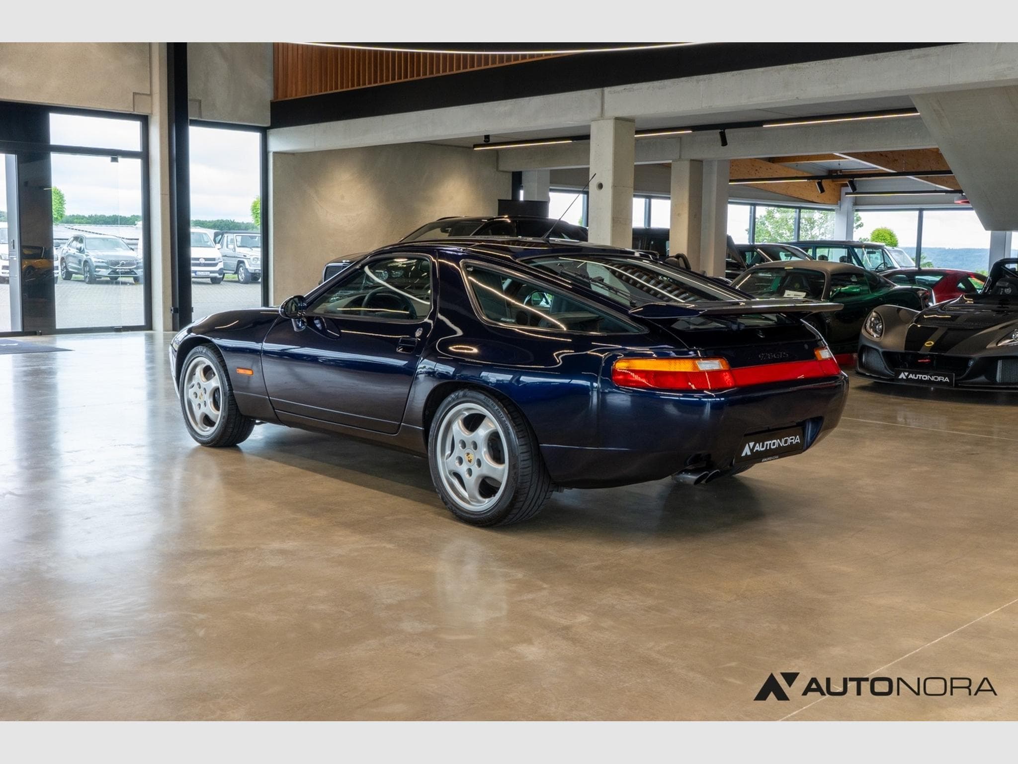 Porsche 928 GTS (1992) - Photo 2
