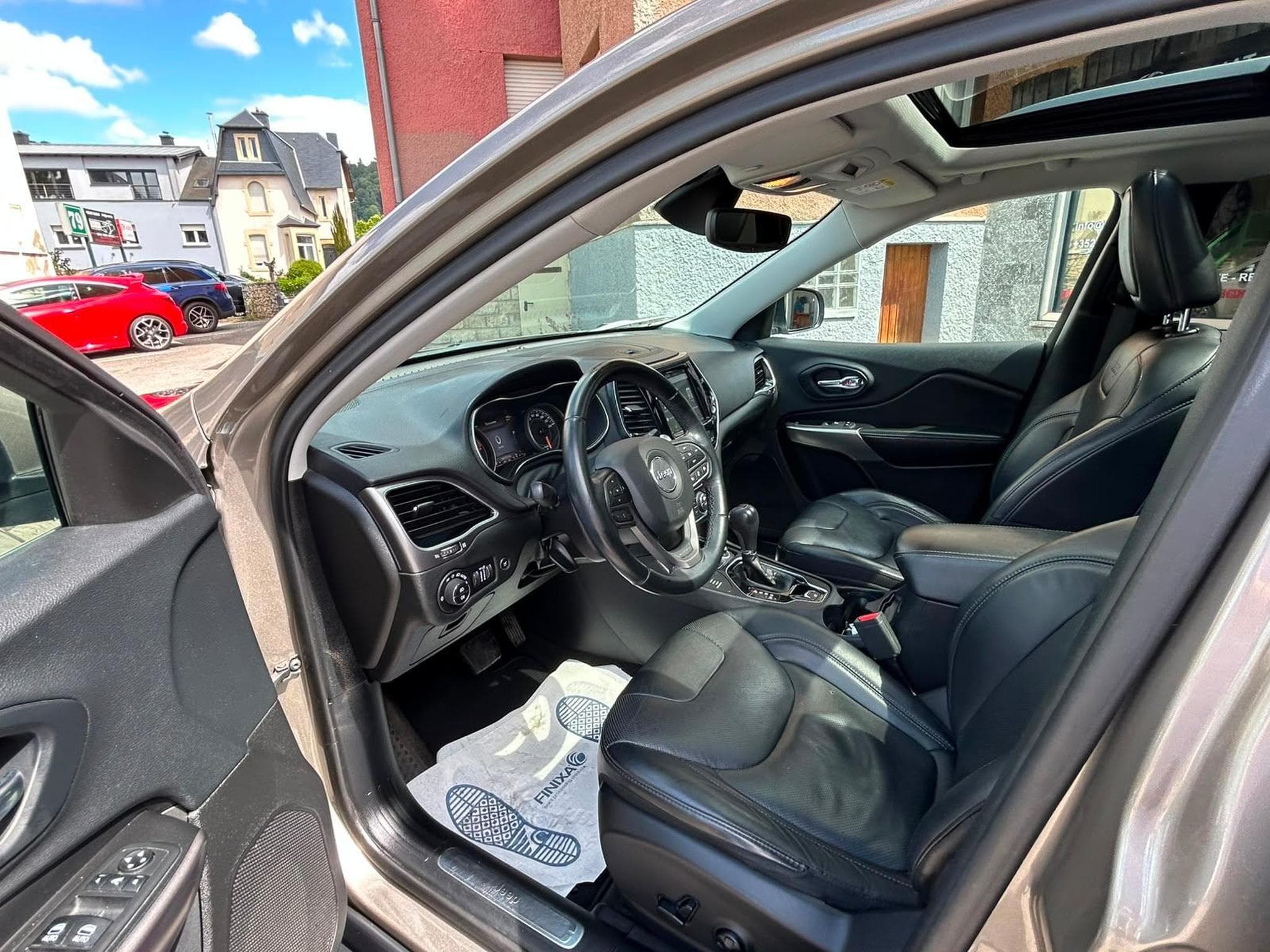 Jeep Cherokee 2.2 D 194CV 4X4 AUTOMATIQUE PANORAMA CUIR (2019) - Photo 10