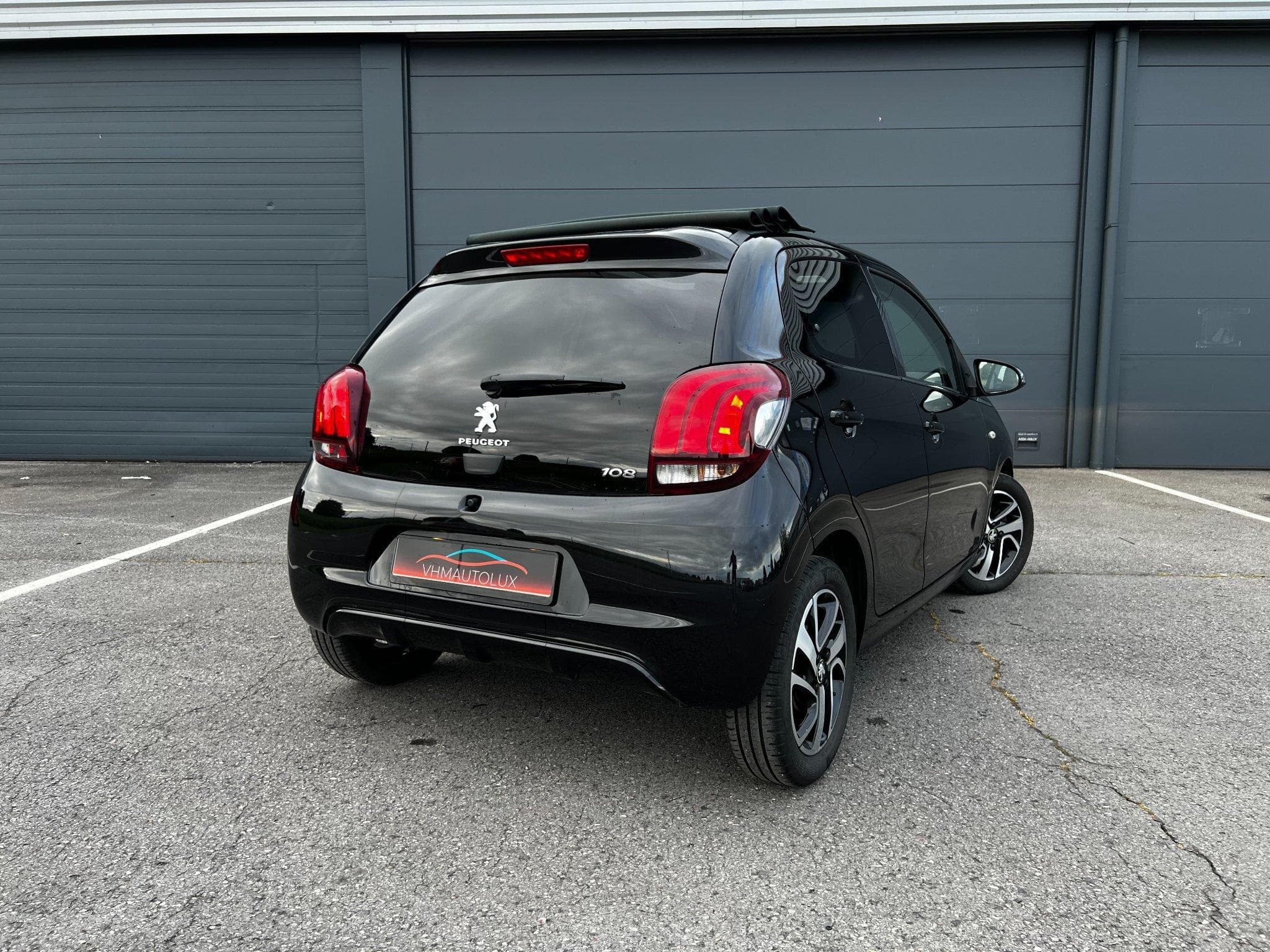 Peugeot 108 108 1.0 VTI Top!Collection, toit ouvrant (2020) - Photo 2