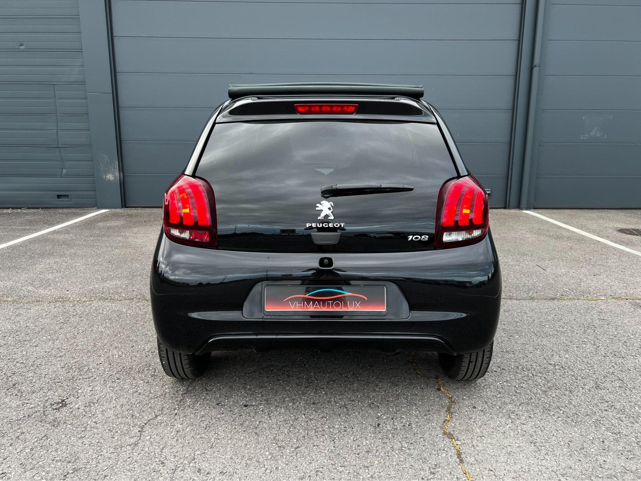 Peugeot 108 108 1.0 VTI Top!Collection, toit ouvrant (2020) - Photo 4