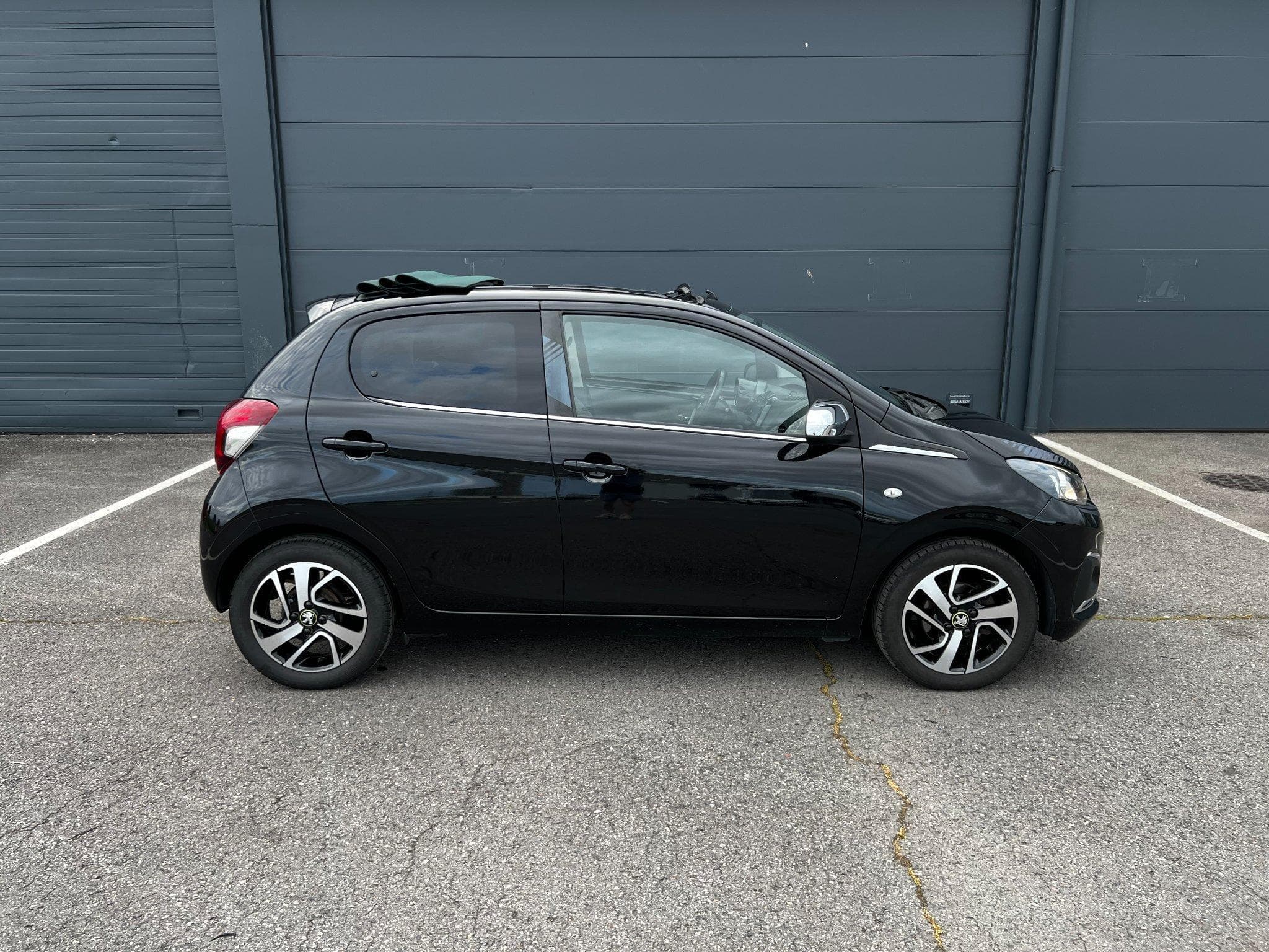 Peugeot 108 108 1.0 VTI Top!Collection, toit ouvrant (2020) - Photo 6