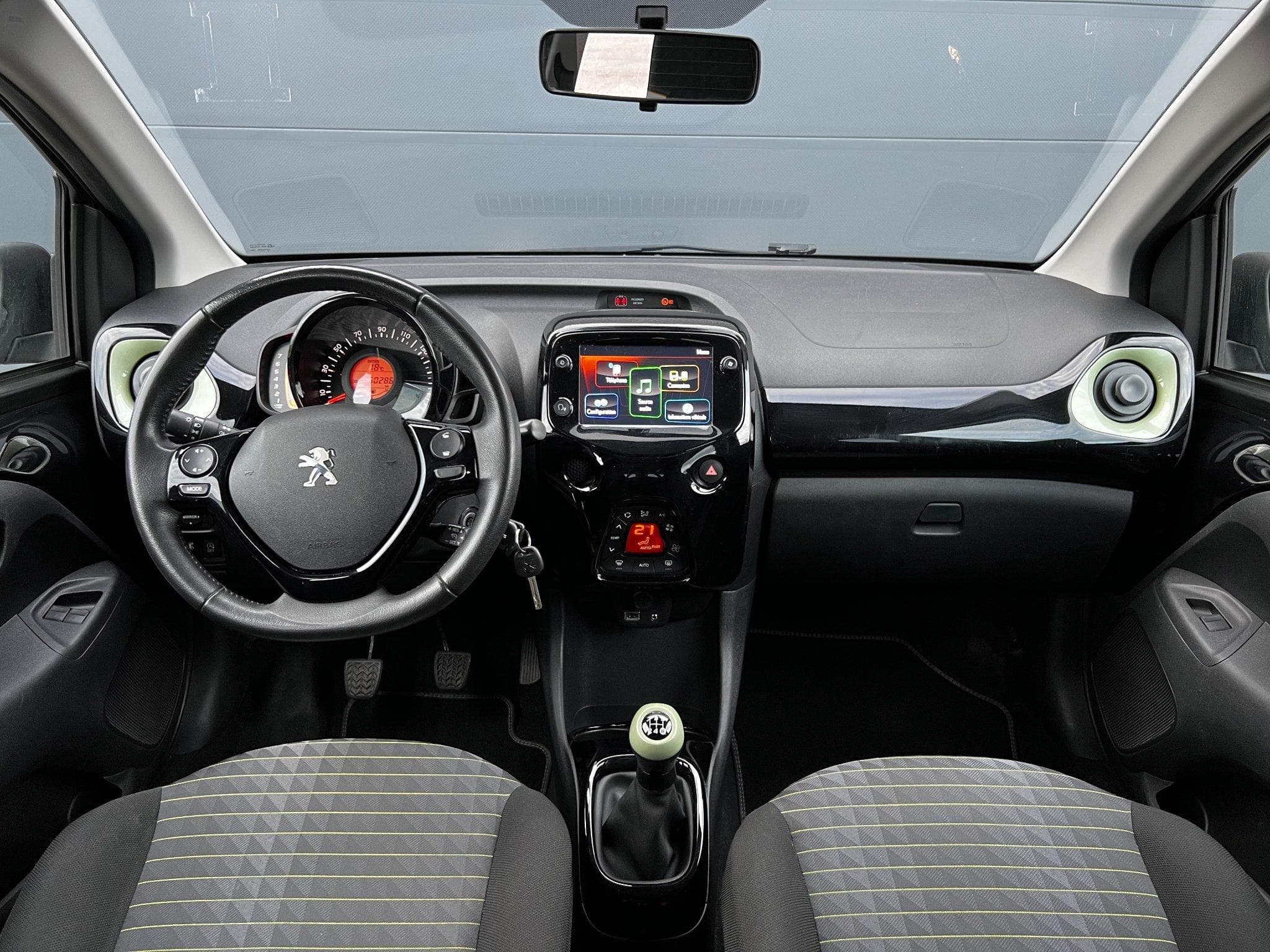 Peugeot 108 108 1.0 VTI Top!Collection, toit ouvrant (2020) - Photo 7