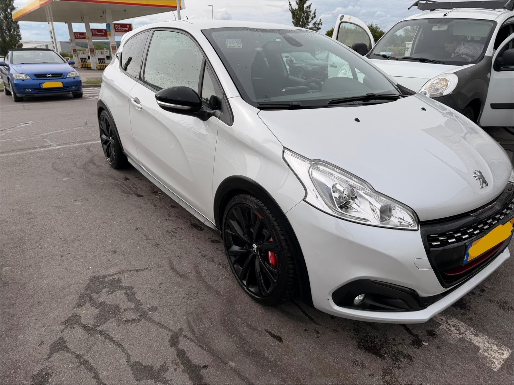 Peugeot 208 Gti By Peugeot Sport (2017) - Photo 2