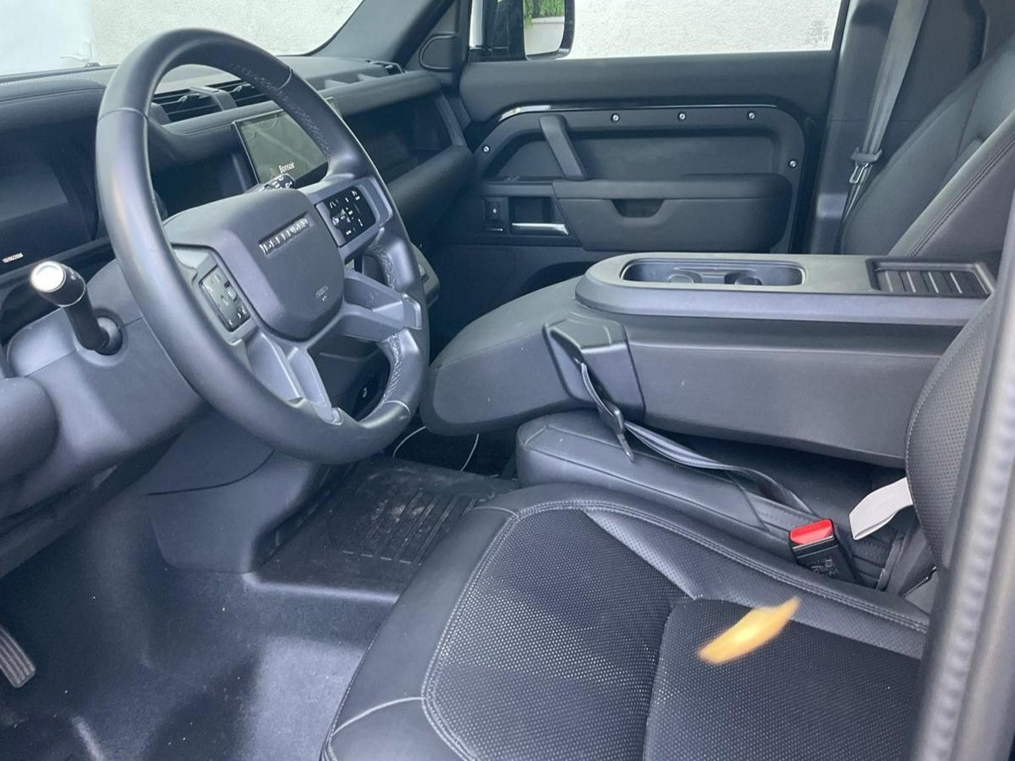 Land-Rover Defender 110 D250 HardTop X-Dynamic SE UTILITAIRE (2025) - Photo 6