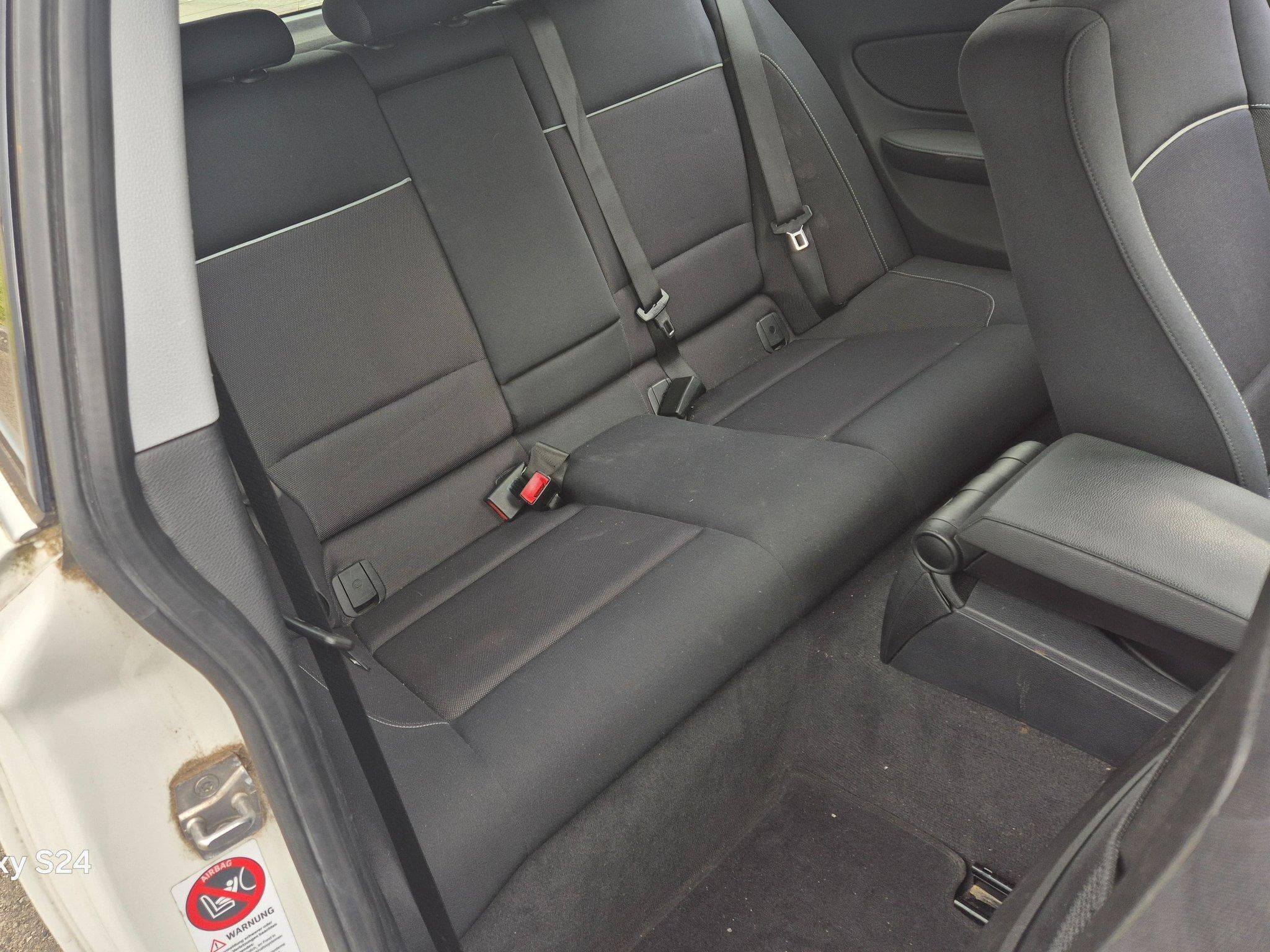 BMW 118 d COUPE (2011) - Photo 10