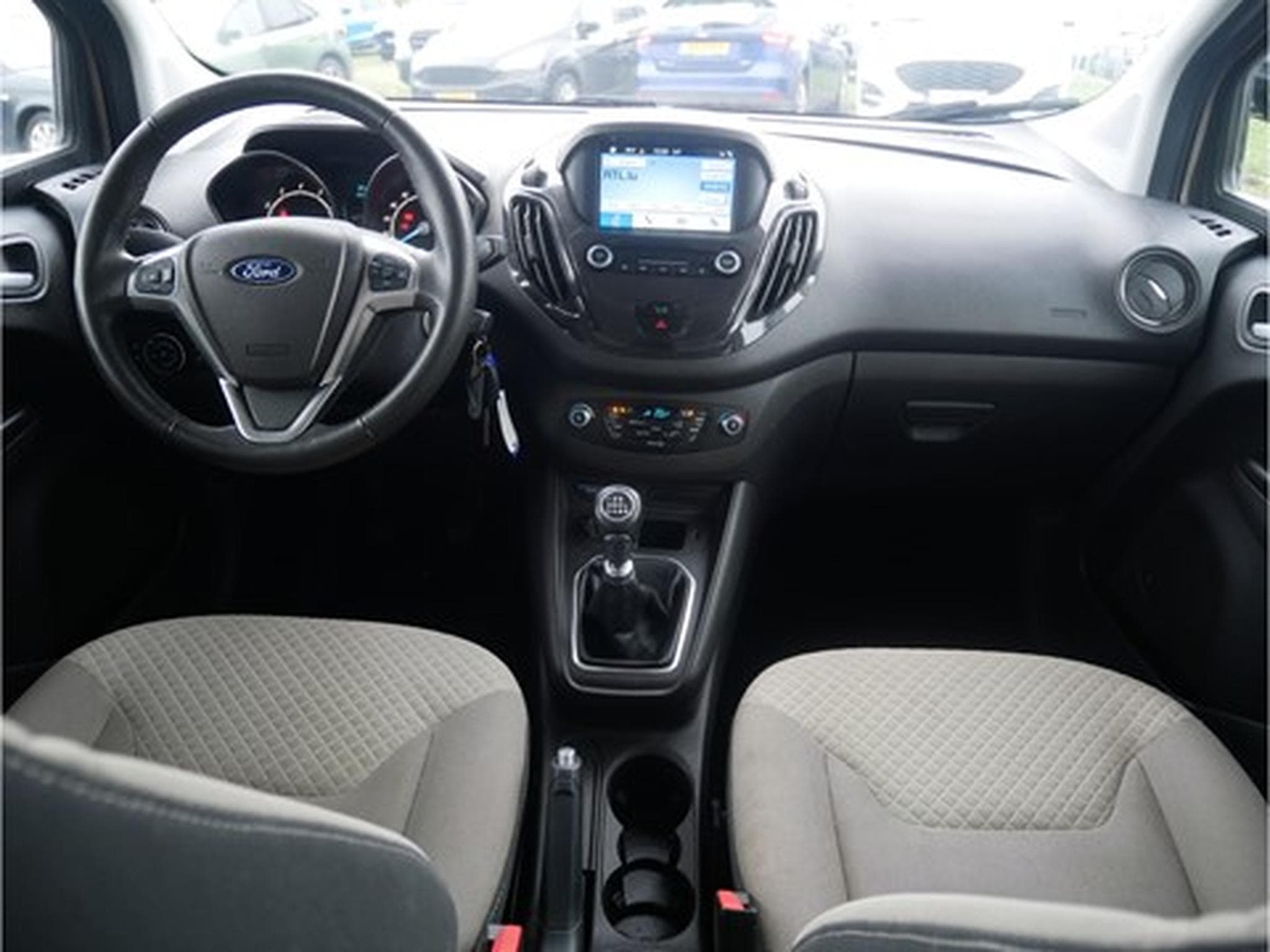 Ford Tourneo Titanium -  1.0i EcoBoost M6 100Cv (2018) - Photo 4