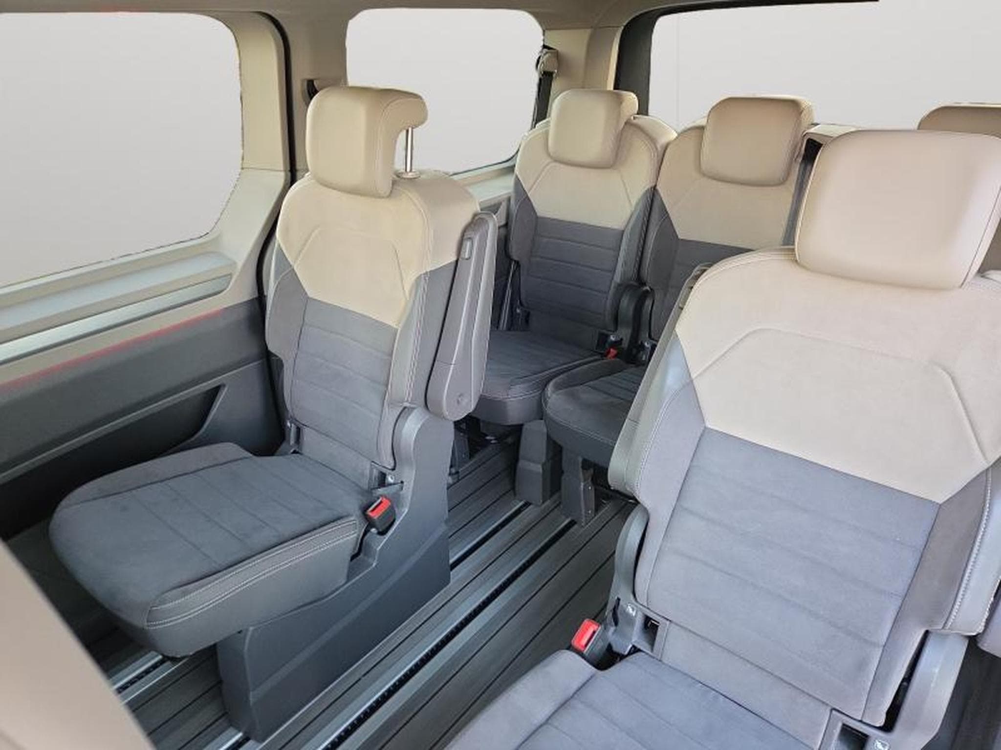 VW T6.1 T7 Multivan Life (2022) - Photo 11