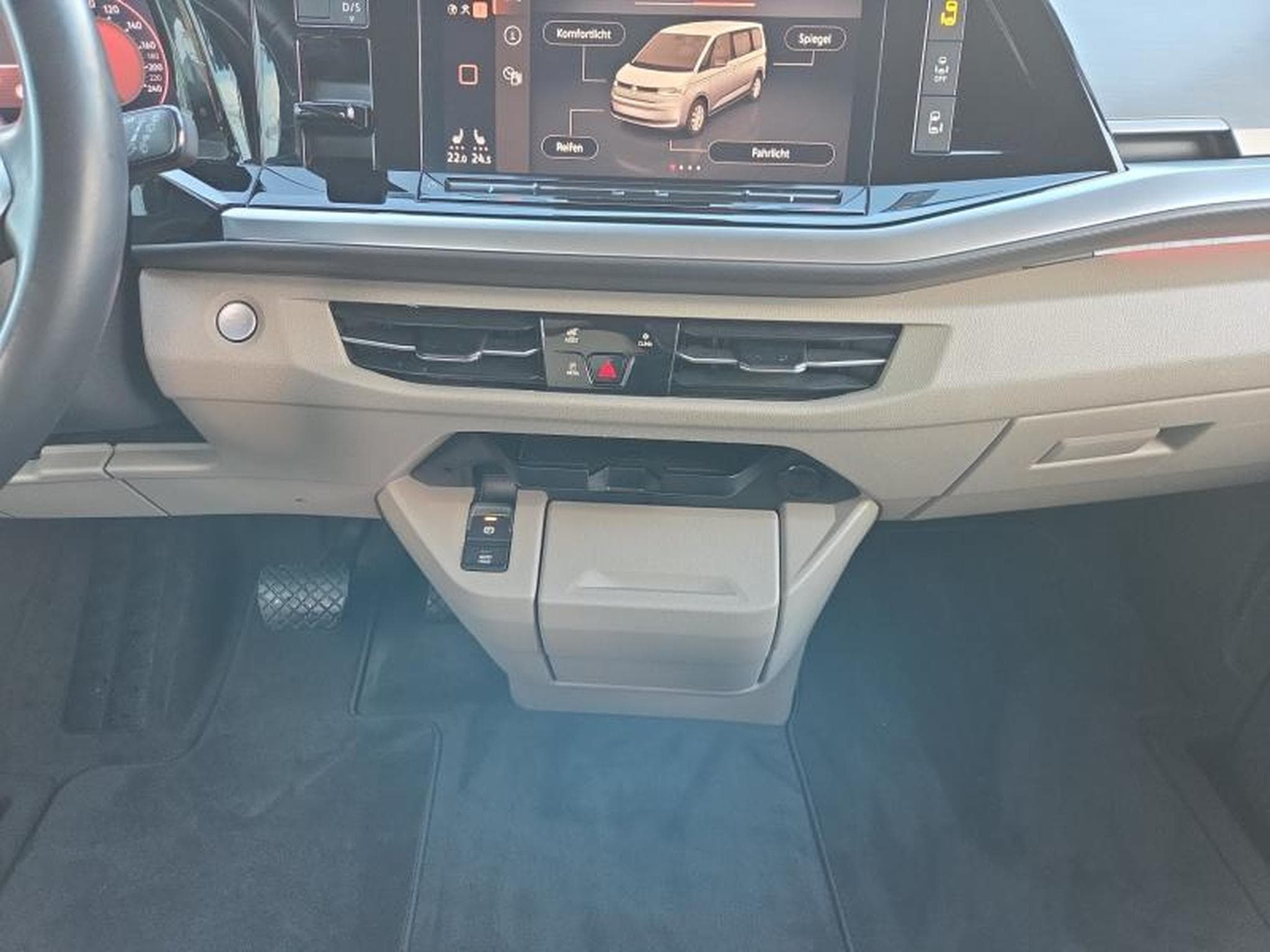 VW T6.1 T7 Multivan Life (2022) - Photo 13