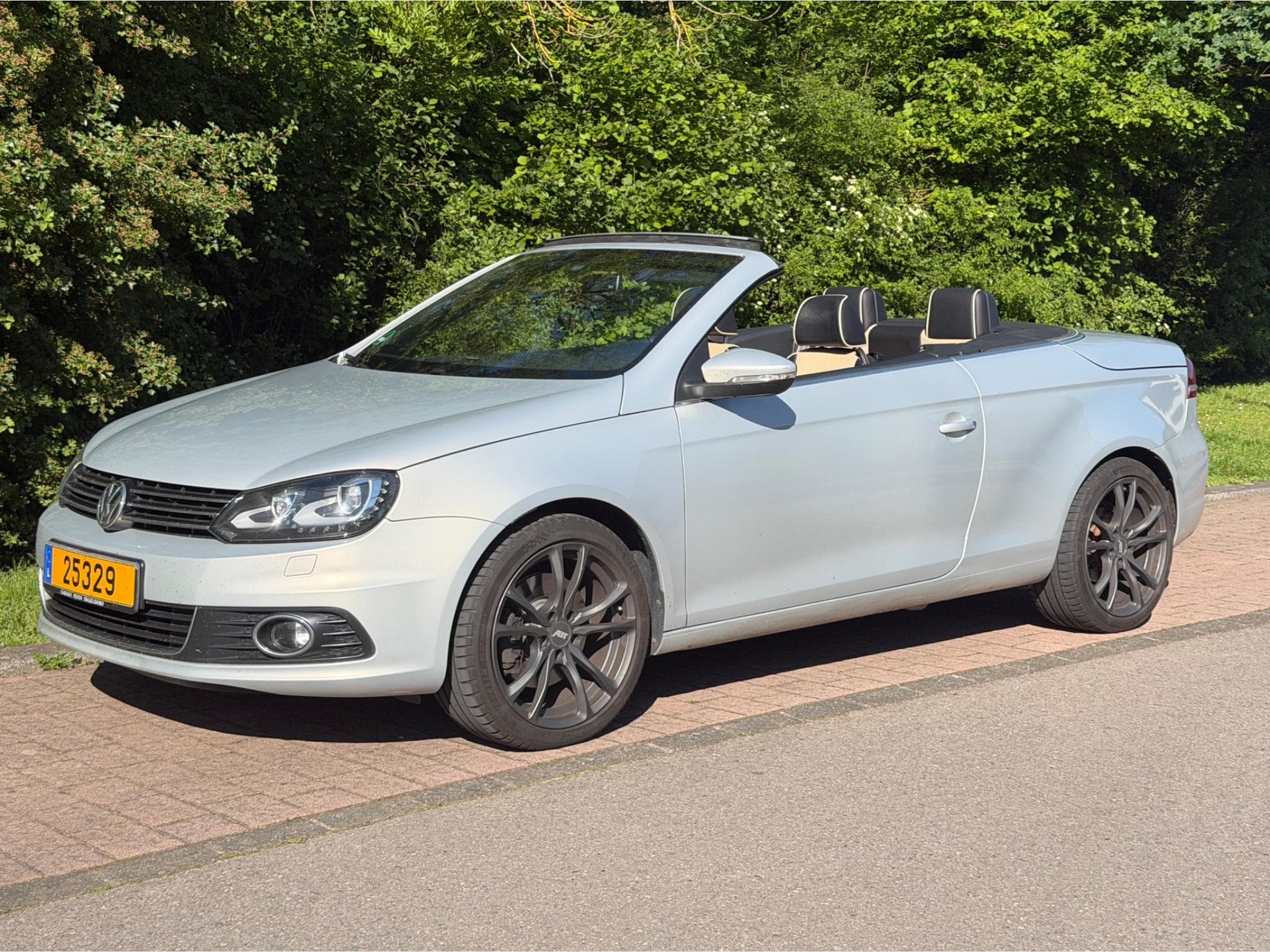 VW Eos Executive (2012) - Photo 1