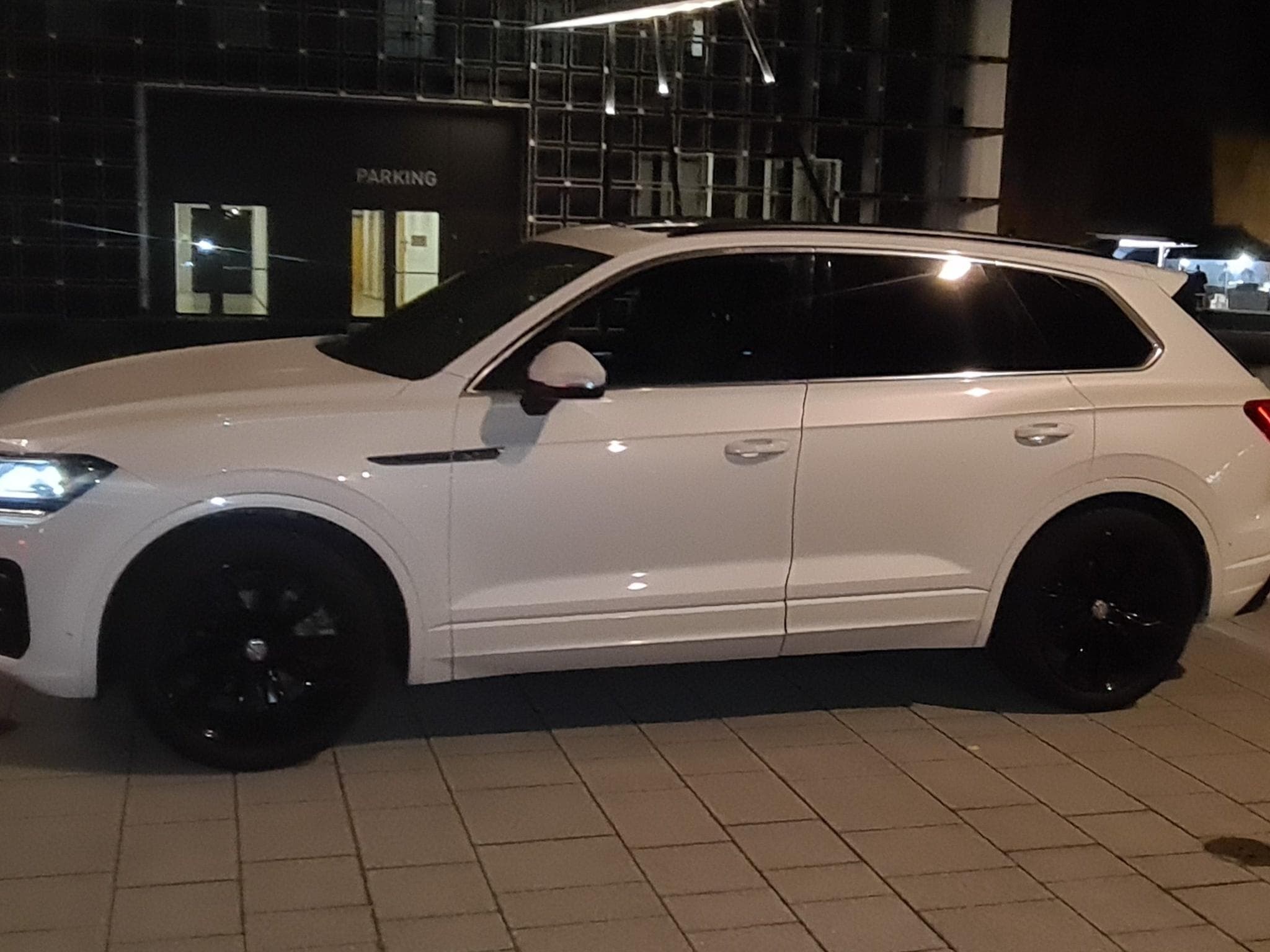 VW Touareg R -LINE (2018) - Photo 3
