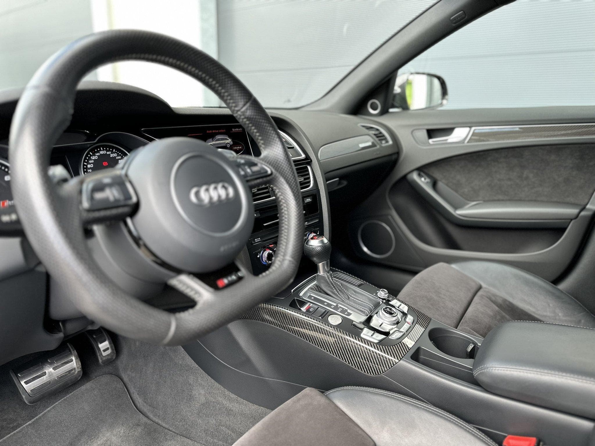 Audi RS4 (2015) - Photo 9