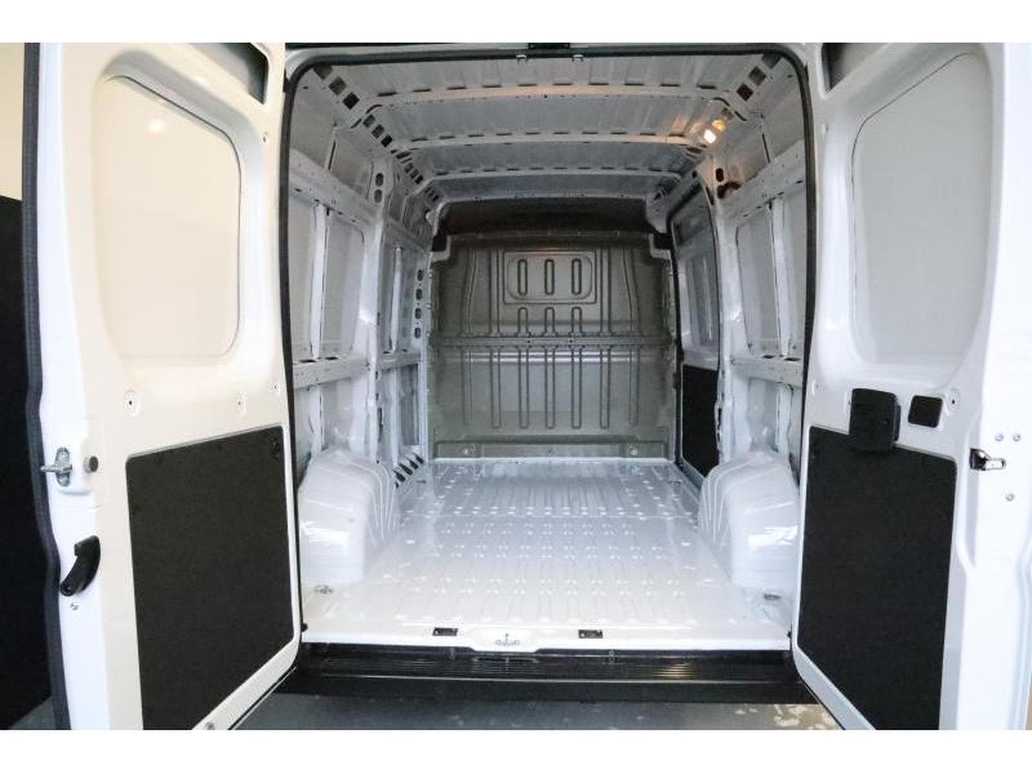 Peugeot Boxer 335 L2H2 Kam PDC DAB Temp BT (2024) - Photo 5