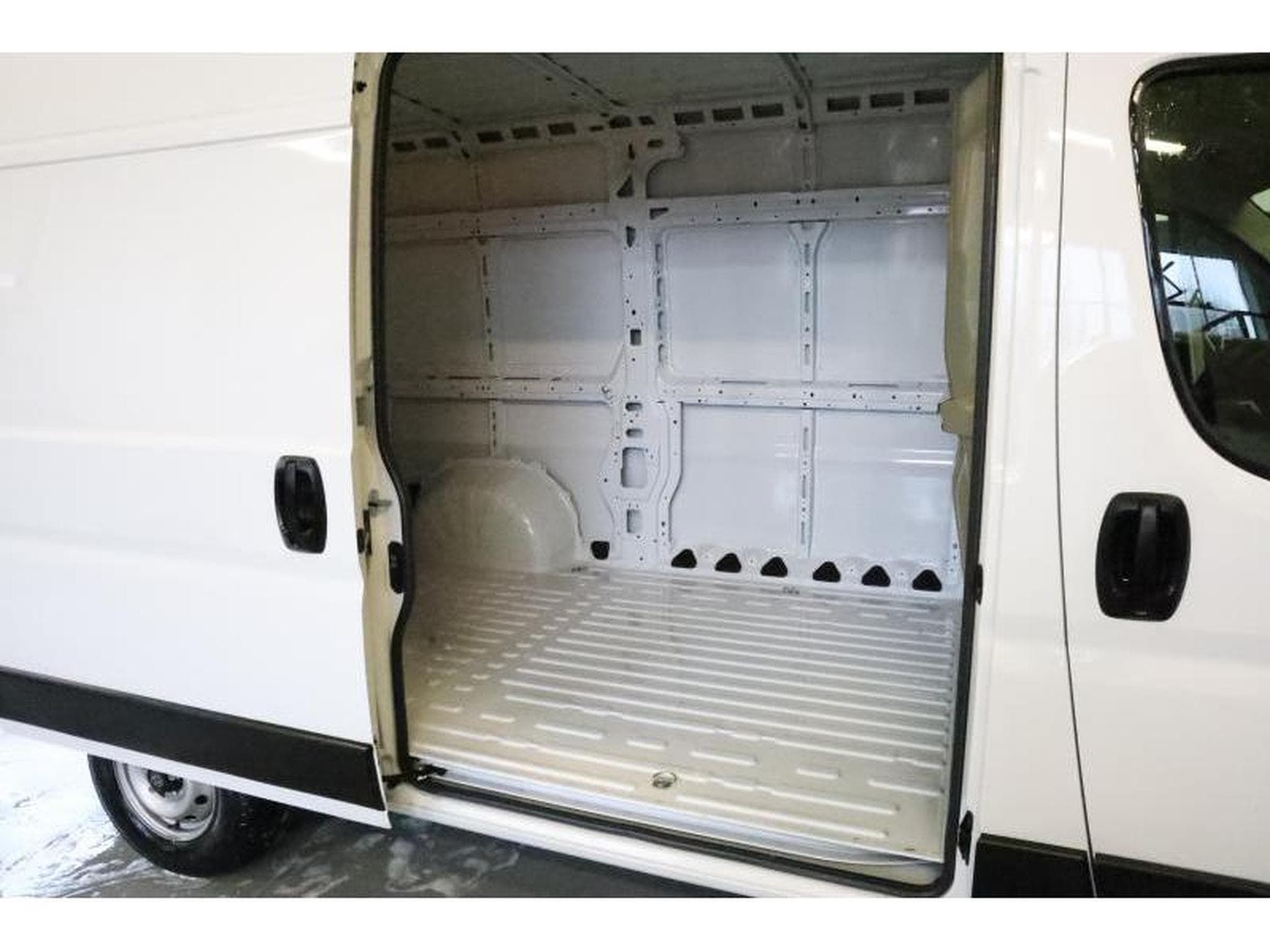 Peugeot Boxer 335 L2H2 Kam PDC DAB Temp BT (2024) - Photo 6