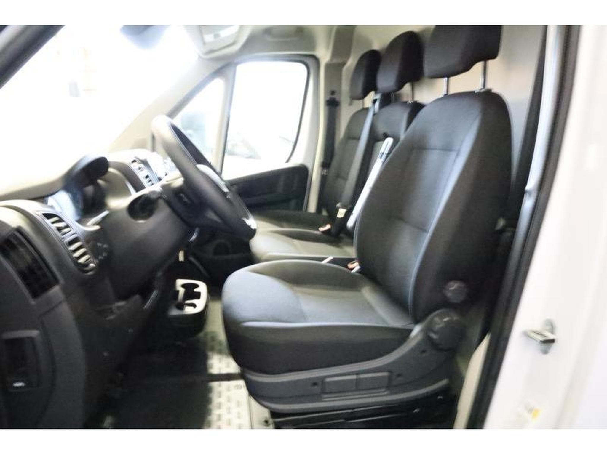 Peugeot Boxer 335 L2H2 Kam PDC DAB Temp BT (2024) - Photo 9