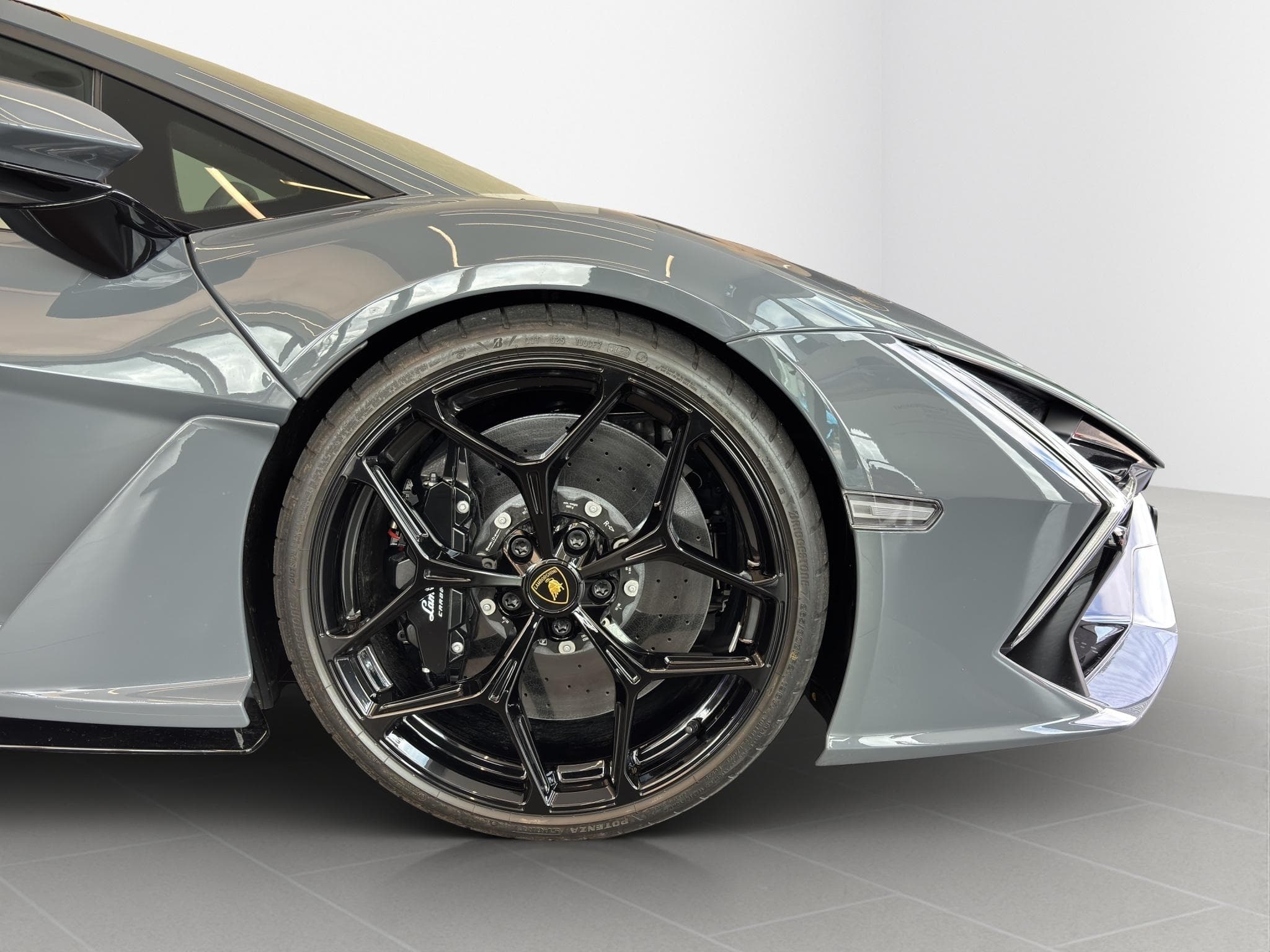 Lamborghini Revuelto (2024) - Photo 11
