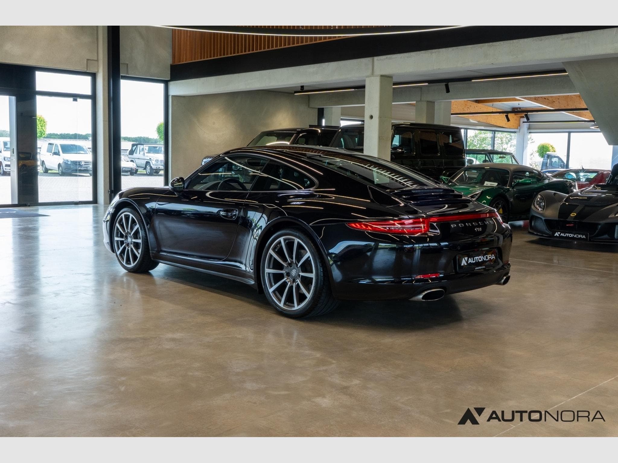Porsche 991 911 (991.1) Carrera 4 Black Edition (2016) - Photo 2