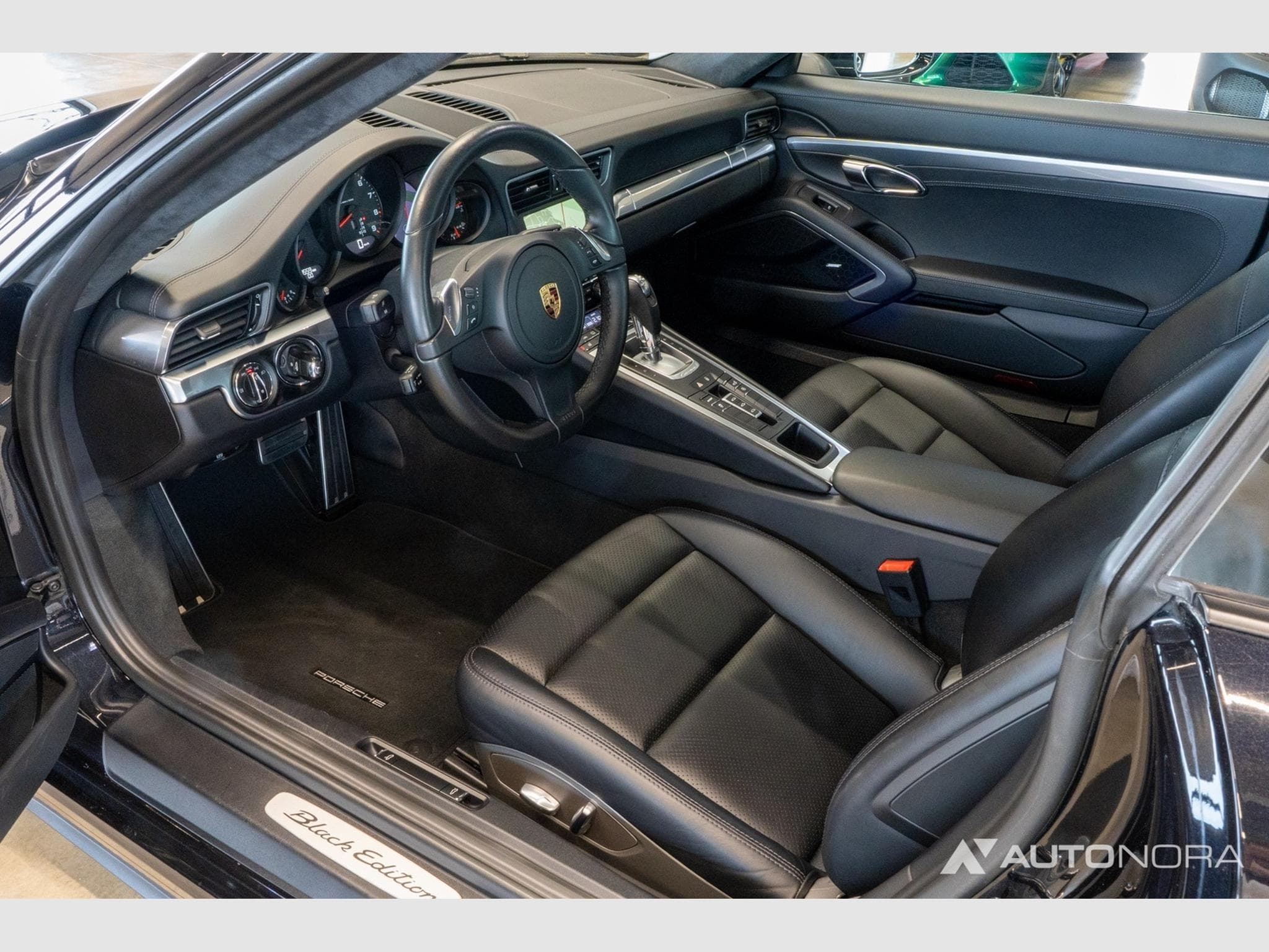 Porsche 991 911 (991.1) Carrera 4 Black Edition (2016) - Photo 12