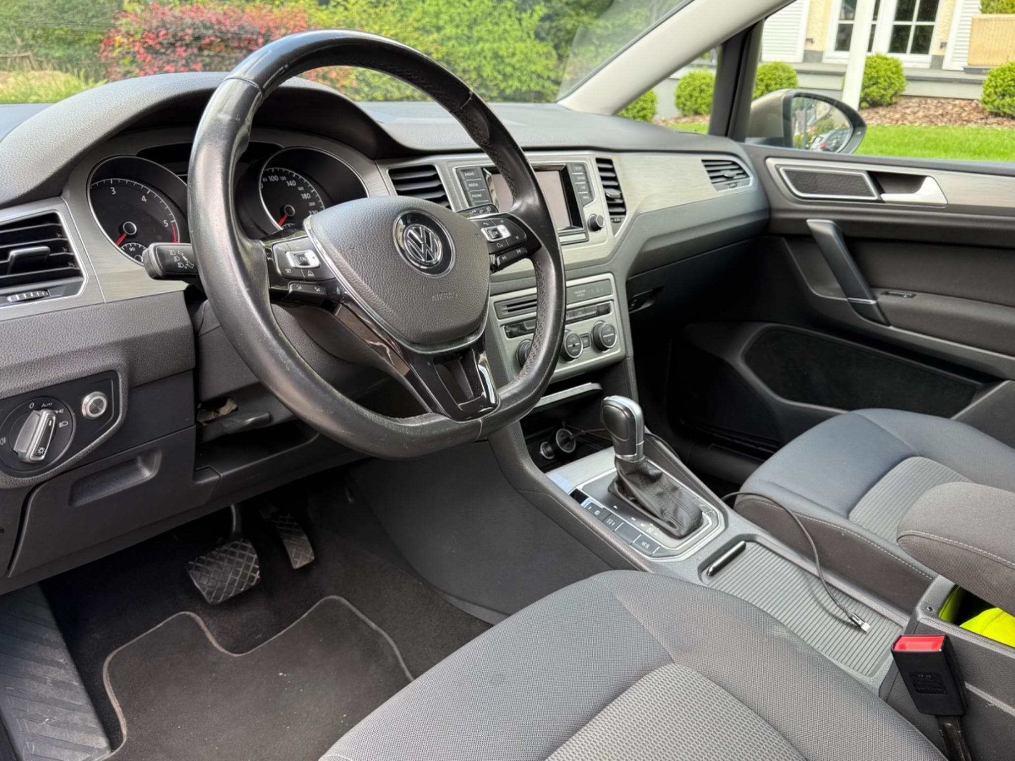 VW Golf Sportwagon 1.6 TDI BOÎTE DSG (2015) - Photo 3