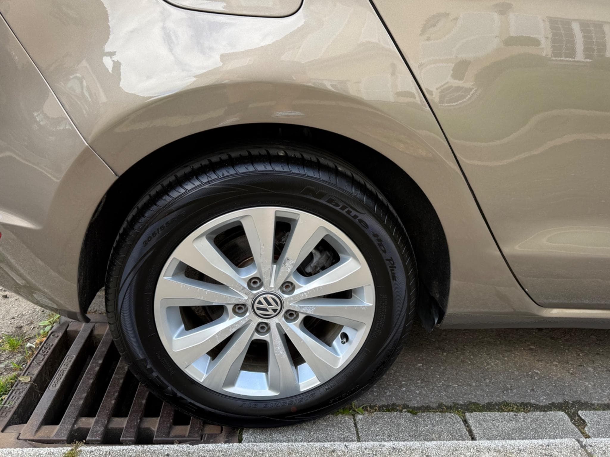 VW Golf Sportwagon 1.6 TDI BOÎTE DSG (2015) - Photo 13