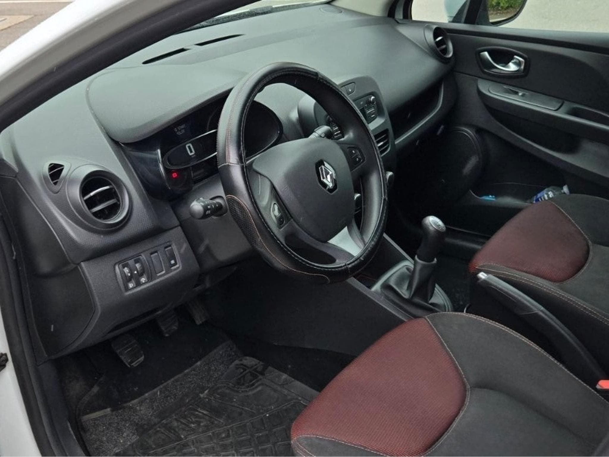 Renault Clio 1.5 dci (2015) - Photo 3