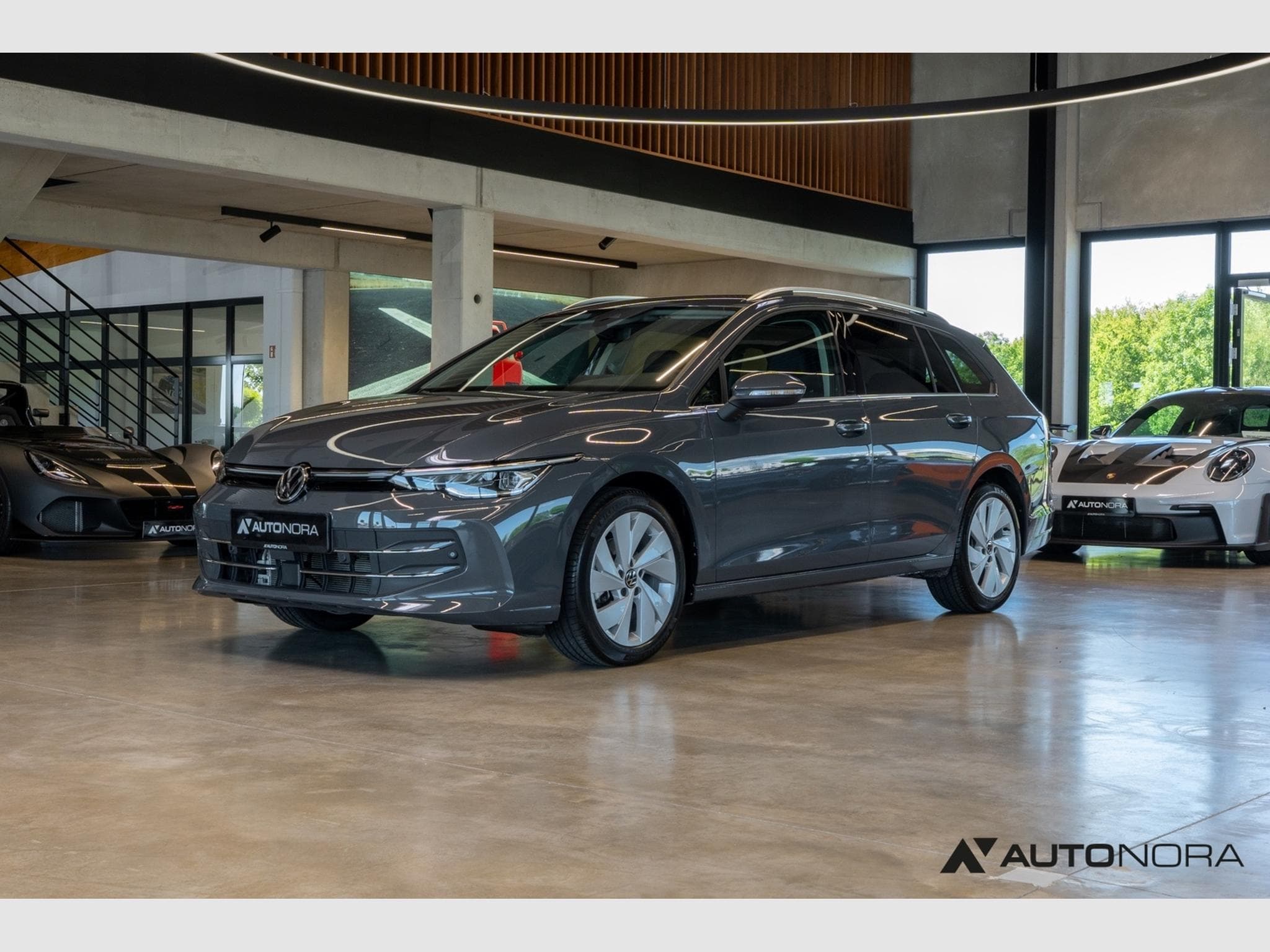 VW Golf VIII 1.5 eTSI Style Variant (2024) - Photo 6