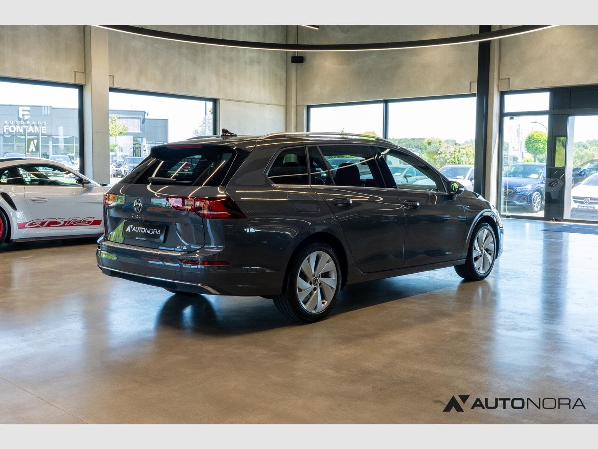 VW Golf VIII 1.5 eTSI Style Variant (2024) - Photo 4