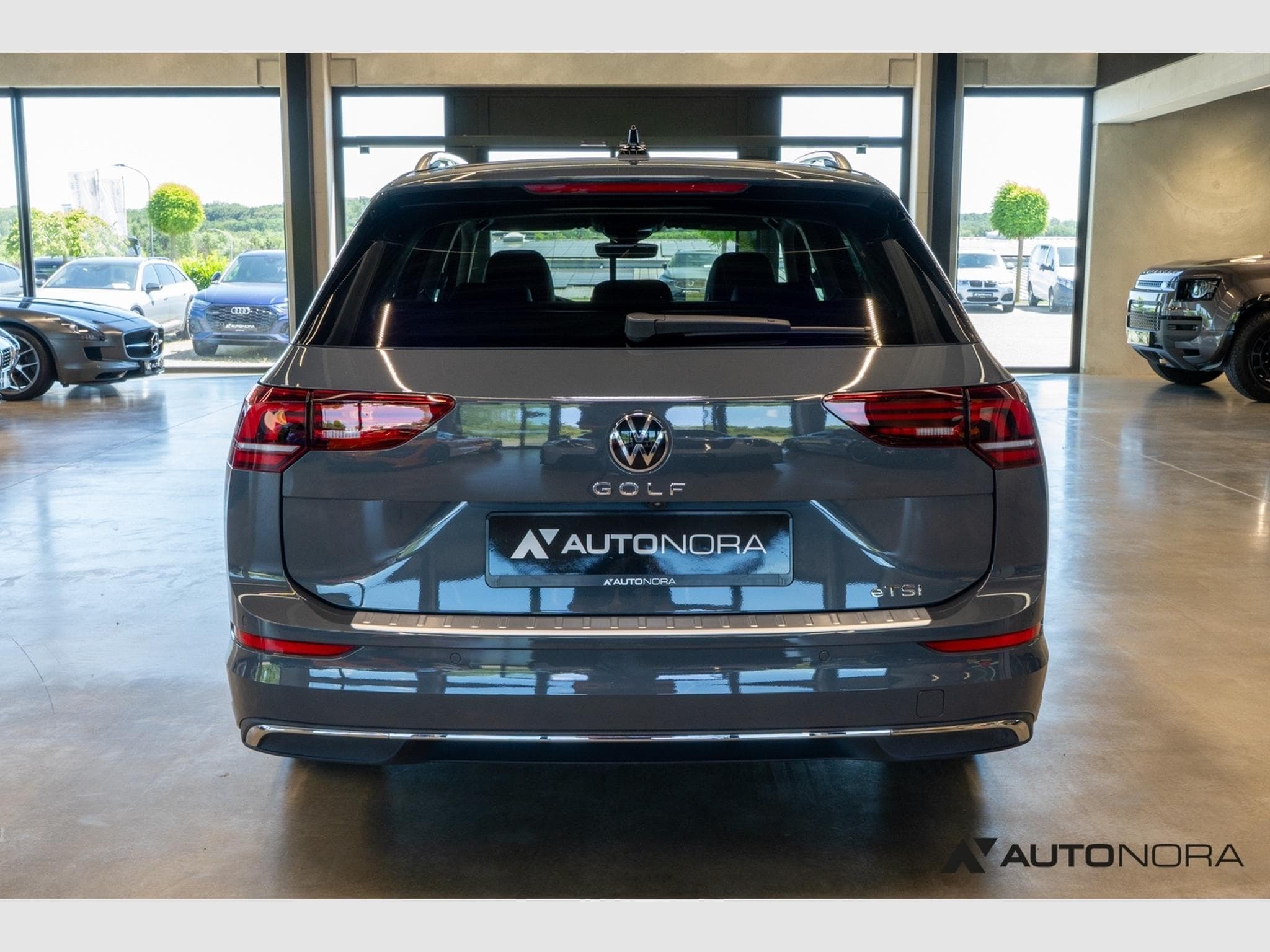 VW Golf VIII 1.5 eTSI Style Variant (2024) - Photo 9