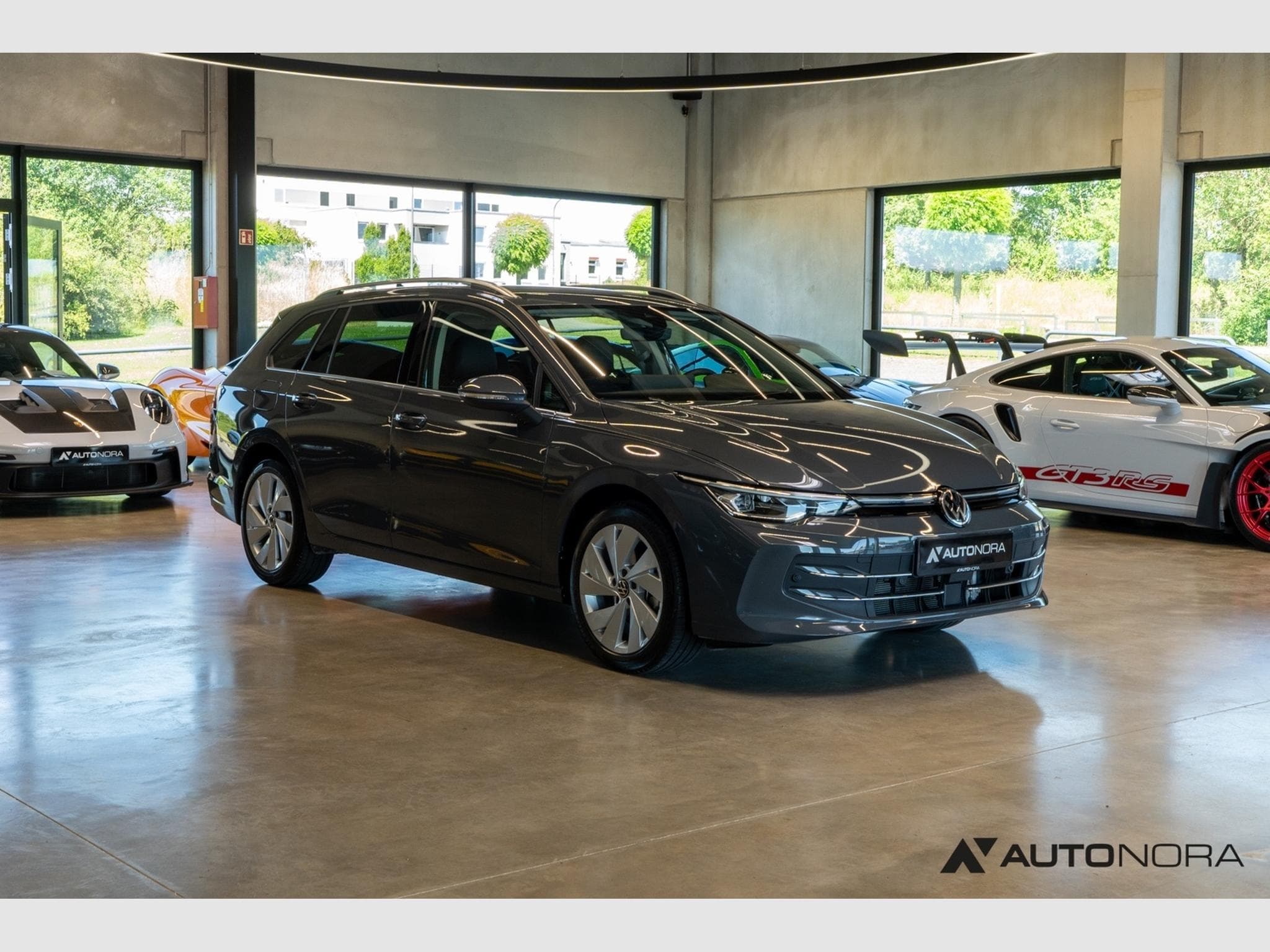 VW Golf VIII 1.5 eTSI Style Variant (2024) - Photo 3