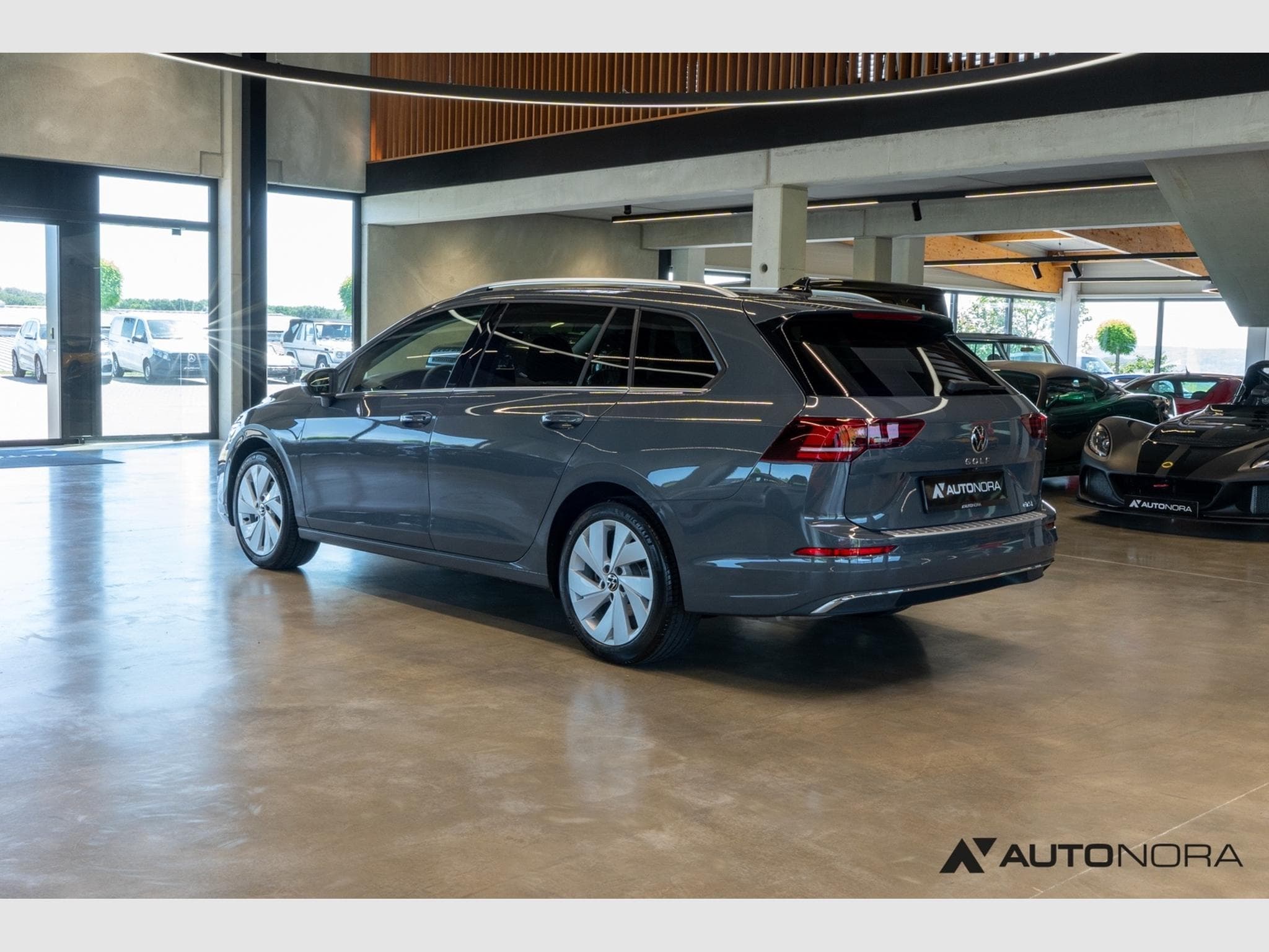 VW Golf VIII 1.5 eTSI Style Variant (2024) - Photo 2