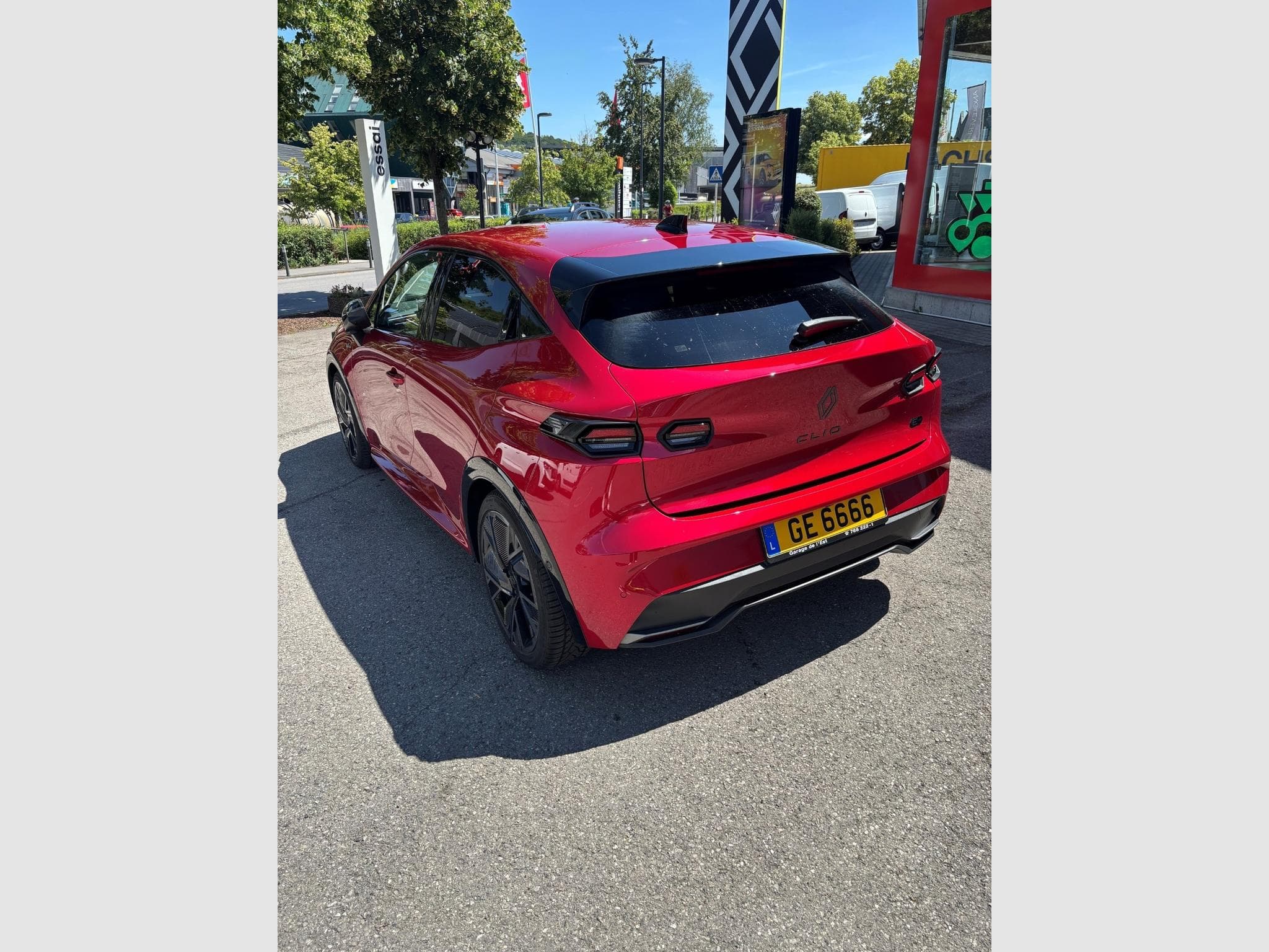 Renault Clio 1.8 ESPRIT ALPINE FULL HYBRIDE (2026) - Photo 3