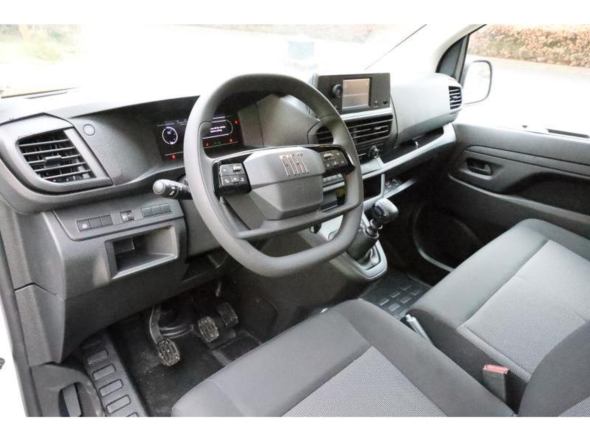 Fiat Scudo 144 L3 eCall Temp HFT180° PDC NSW 3S (2025) - Photo 2