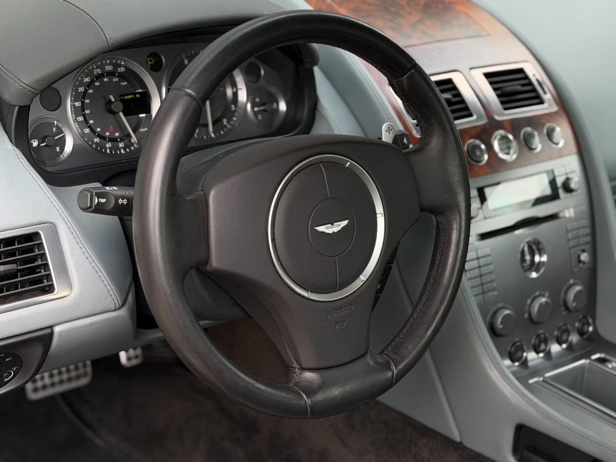 Aston-Martin DB9 5.9 Touchtronic V 12 (2005) - Photo 10