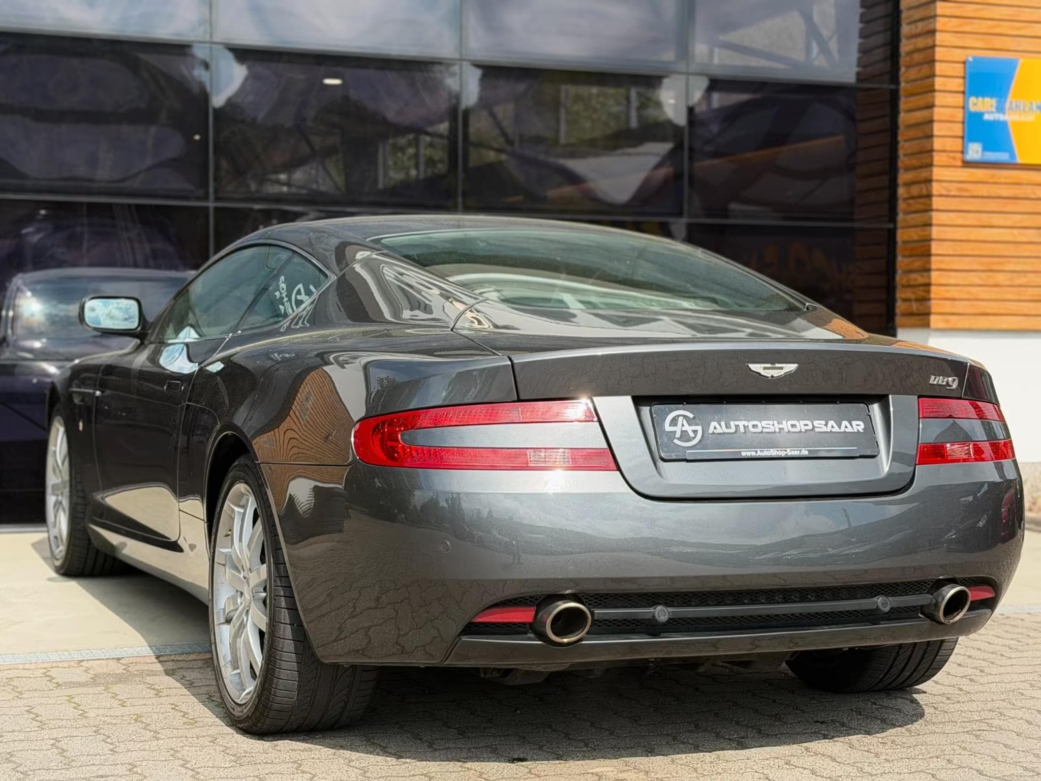 Aston-Martin DB9 5.9 Touchtronic V 12 (2005) - Photo 5