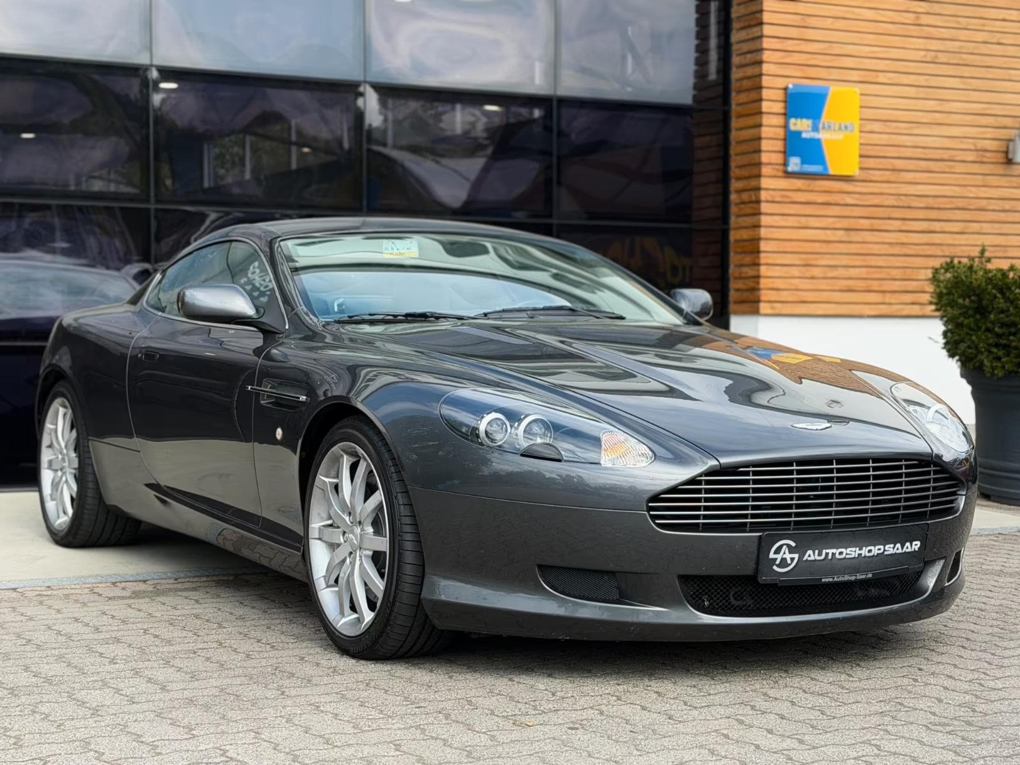 Aston-Martin DB9 5.9 Touchtronic V 12 (2005) - Photo 3