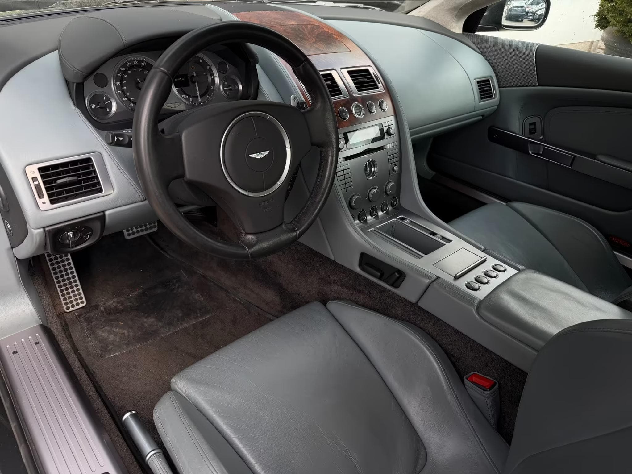 Aston-Martin DB9 5.9 Touchtronic V 12 (2005) - Photo 7