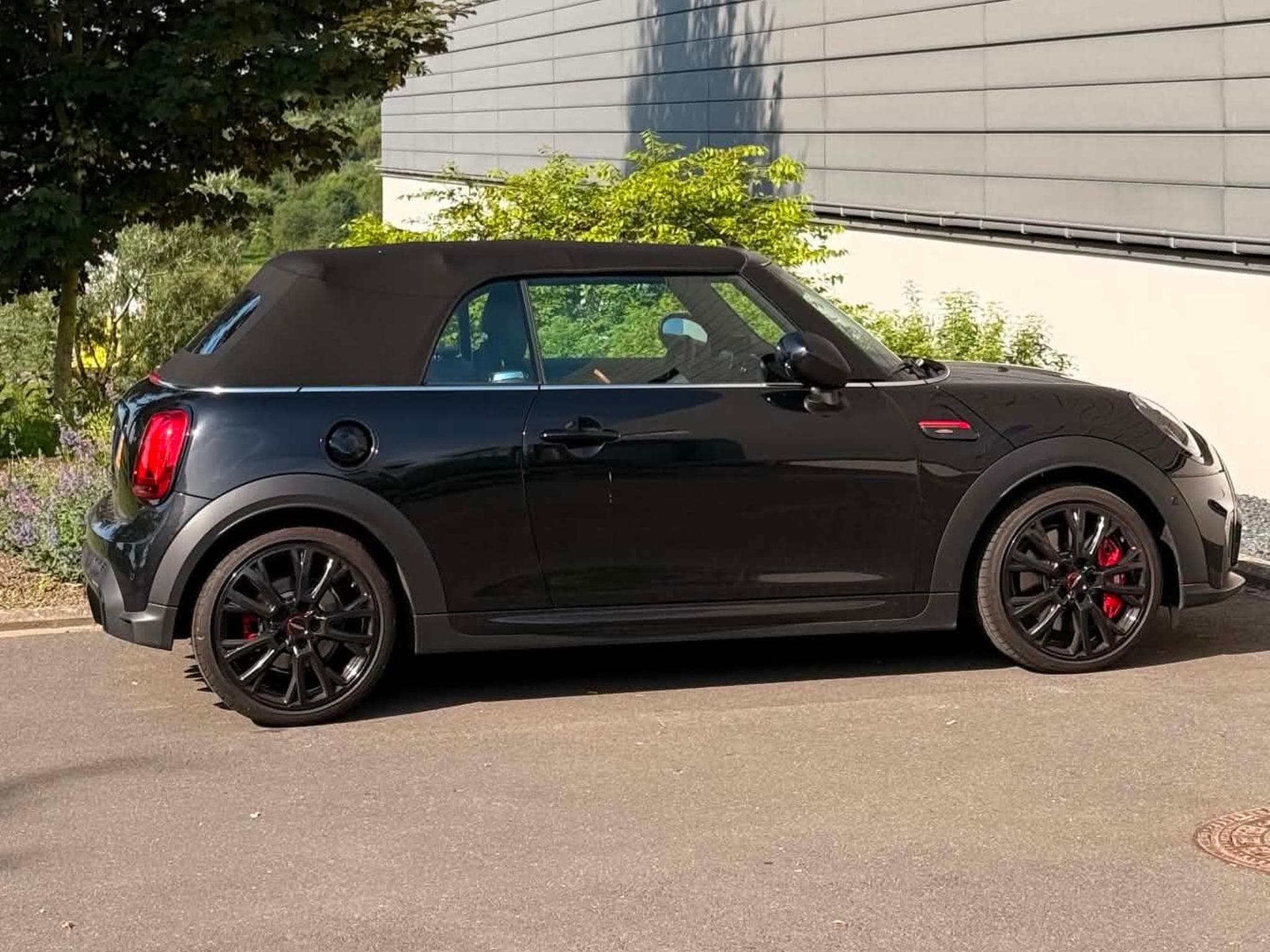 Mini Cabrio Cooper JCW (2024) - Photo 5