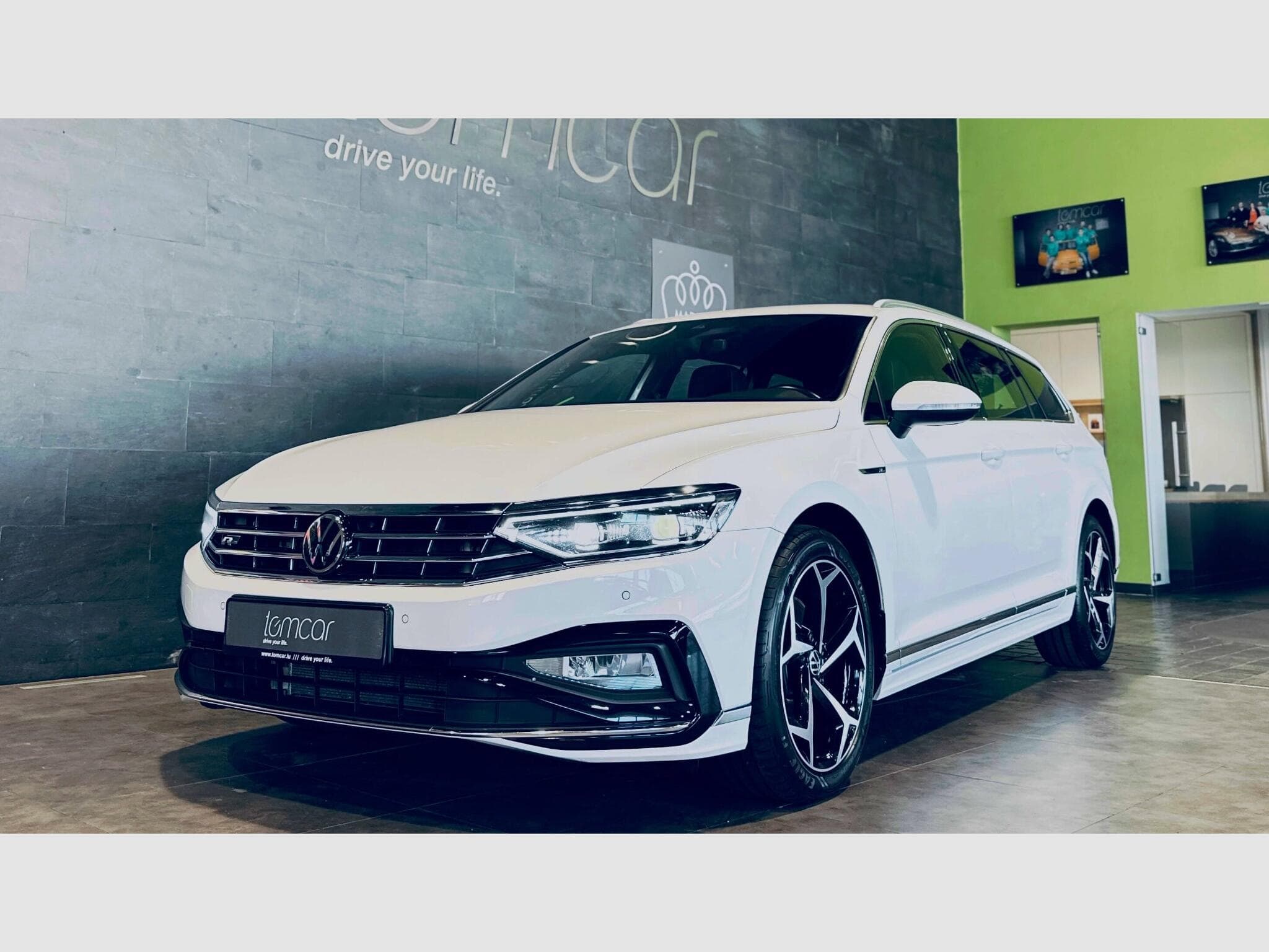 VW Passat PASSAT VARIANT ELEGANCE R-LINE TDI DSG (2023) - Photo 2