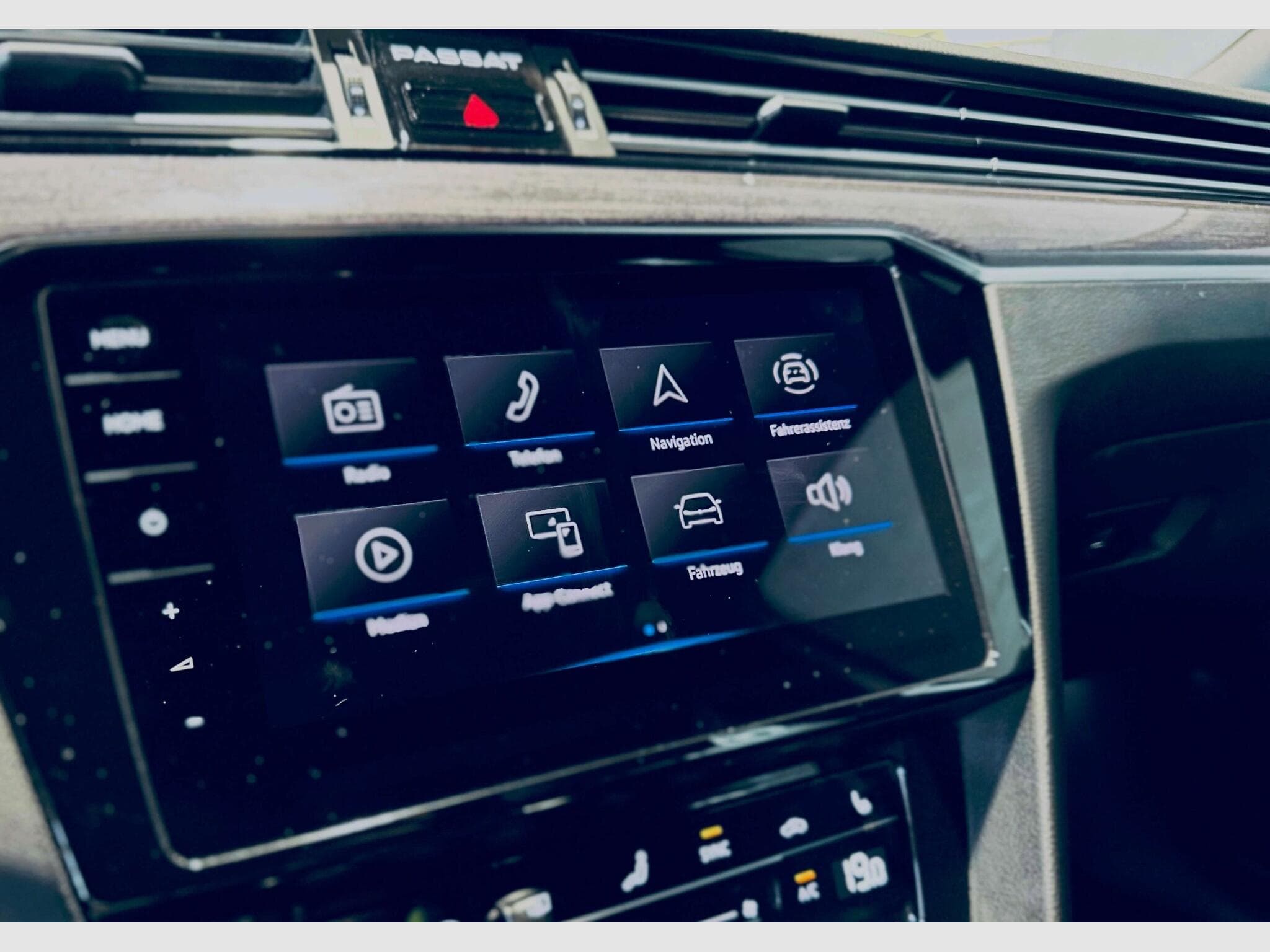 VW Passat PASSAT VARIANT ELEGANCE R-LINE TDI DSG (2023) - Photo 11